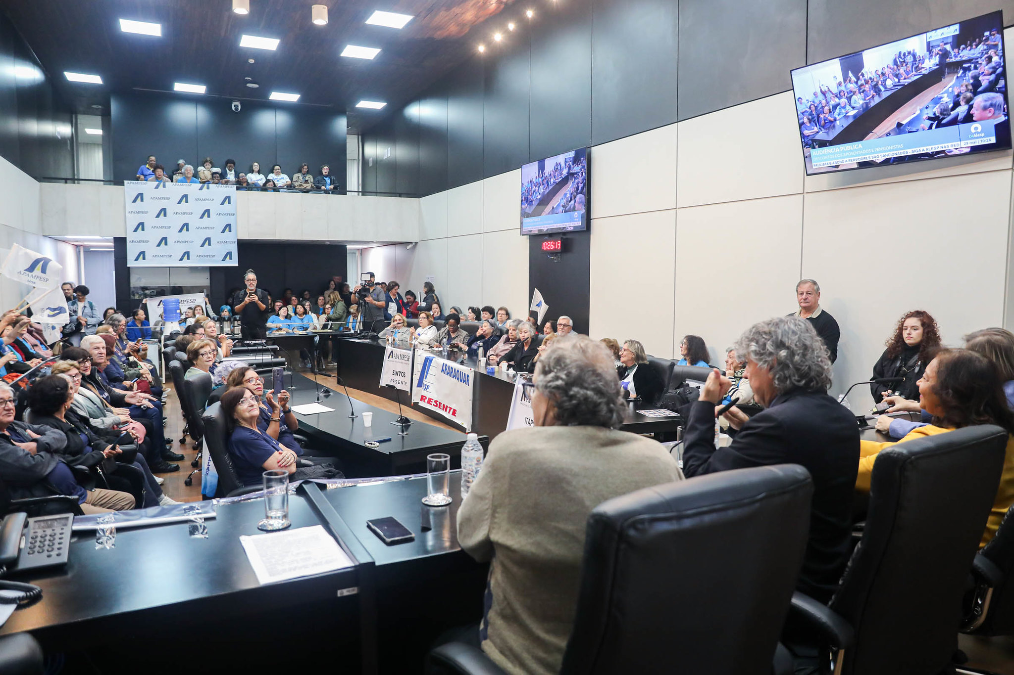Lideran�as no plen�rio defendem seus direitos<a style='float:right;color:#ccc' href='https://www3.al.sp.gov.br/repositorio/noticia/N-05-2026/fg365466.jpg' target=_blank><i class='bi bi-zoom-in'></i> Clique para ver a imagem </a>