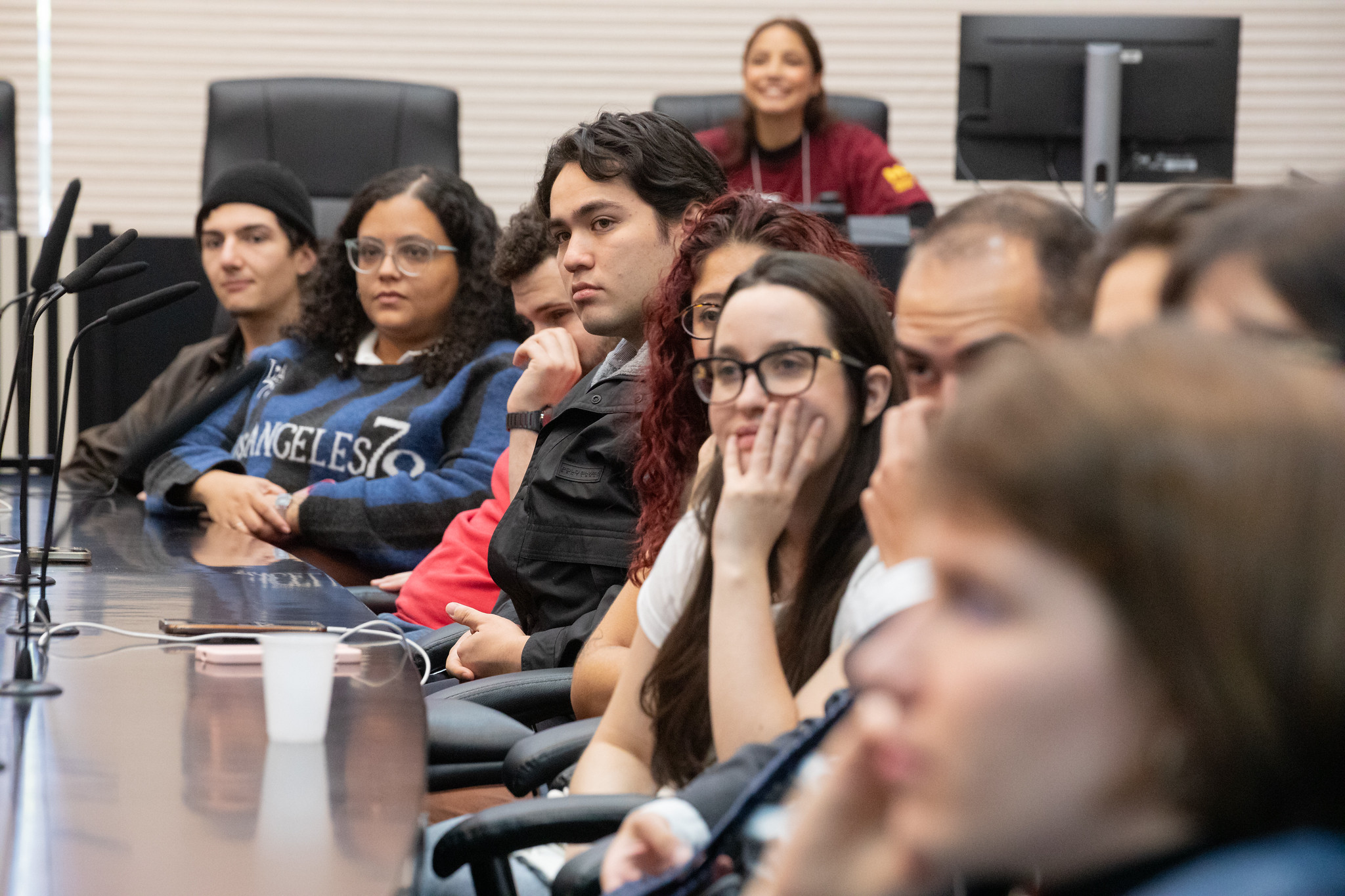 Estudantes em encontro com deputada estadual<a style='float:right;color:#ccc' href='https://www3.al.sp.gov.br/repositorio/noticia/N-05-2026/fg365467.jpg' target=_blank><i class='bi bi-zoom-in'></i> Clique para ver a imagem </a>