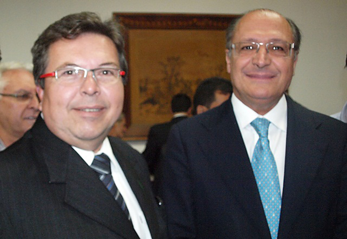 Carlo Pignatari e Geraldo Alckmin<a style='float:right;color:#ccc' href='https://www3.al.sp.gov.br/repositorio/noticia/N-06-2012/fg114862.jpg' target=_blank><i class='bi bi-zoom-in'></i> Clique para ver a imagem </a>