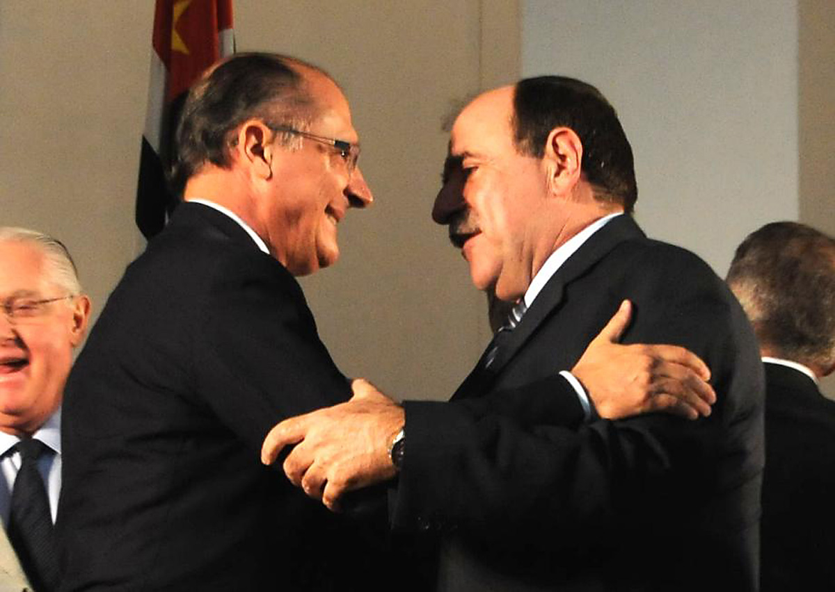 Alckmin e Caramez<a style='float:right;color:#ccc' href='https://www3.al.sp.gov.br/repositorio/noticia/N-06-2012/fg115029.jpg' target=_blank><i class='bi bi-zoom-in'></i> Clique para ver a imagem </a>