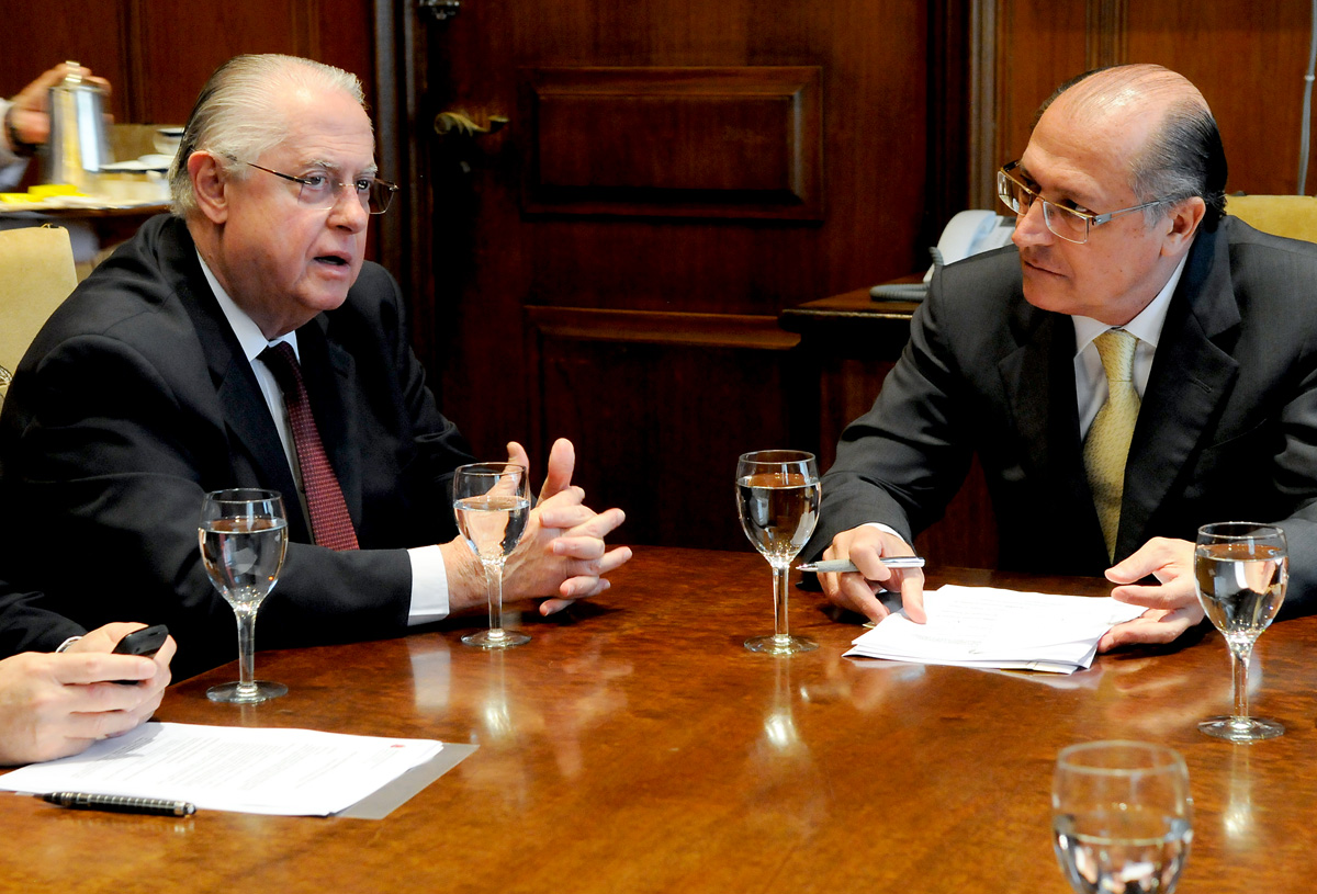 Barros Munhoz e Geraldo Alckmin<a style='float:right;color:#ccc' href='https://www3.al.sp.gov.br/repositorio/noticia/N-06-2012/fg115639.jpg' target=_blank><i class='bi bi-zoom-in'></i> Clique para ver a imagem </a>