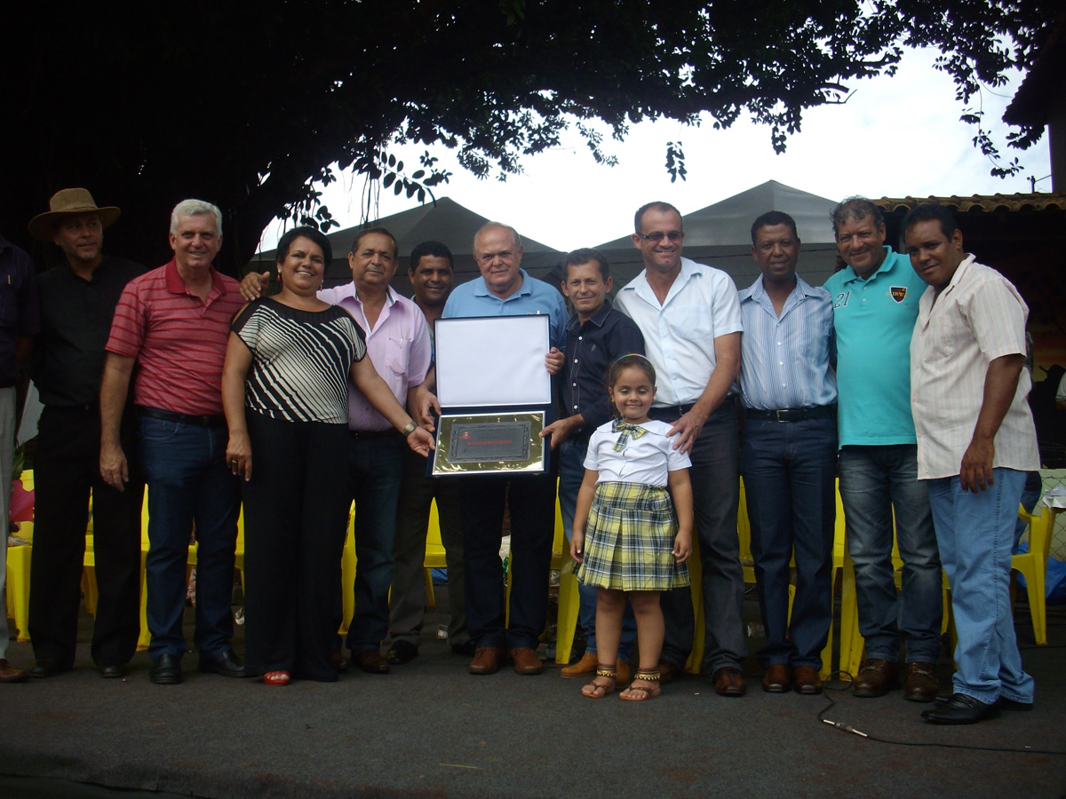 Gondim recebe homenagem em Aramina<a style='float:right;color:#ccc' href='https://www3.al.sp.gov.br/repositorio/noticia/N-06-2013/fg126792.jpg' target=_blank><i class='bi bi-zoom-in'></i> Clique para ver a imagem </a>