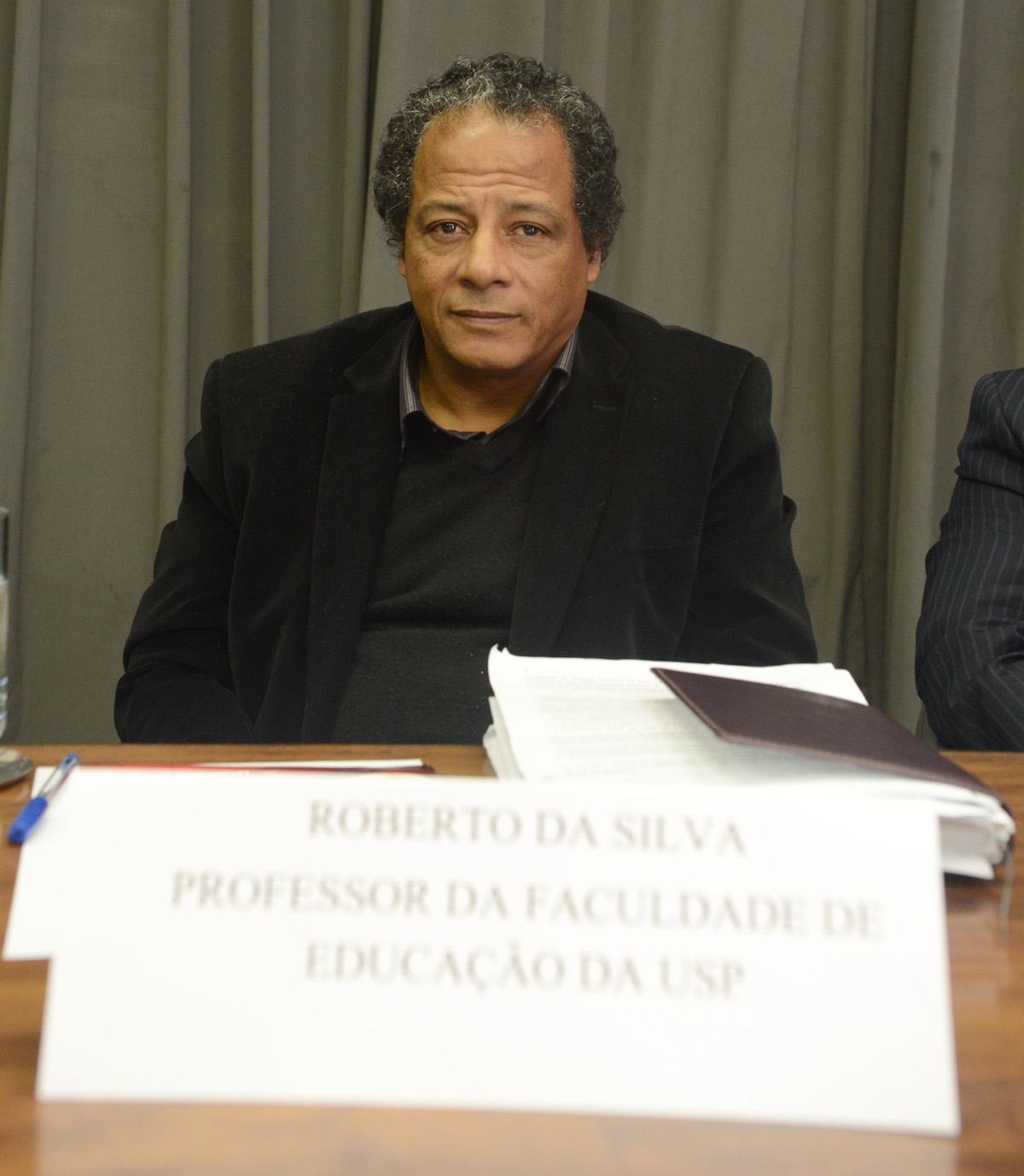 Roberto da Silva, professor da Faculdade de Educao da USP <a style='float:right;color:#ccc' href='https://www3.al.sp.gov.br/repositorio/noticia/N-06-2013/fg127258.jpg' target=_blank><i class='bi bi-zoom-in'></i> Clique para ver a imagem </a>