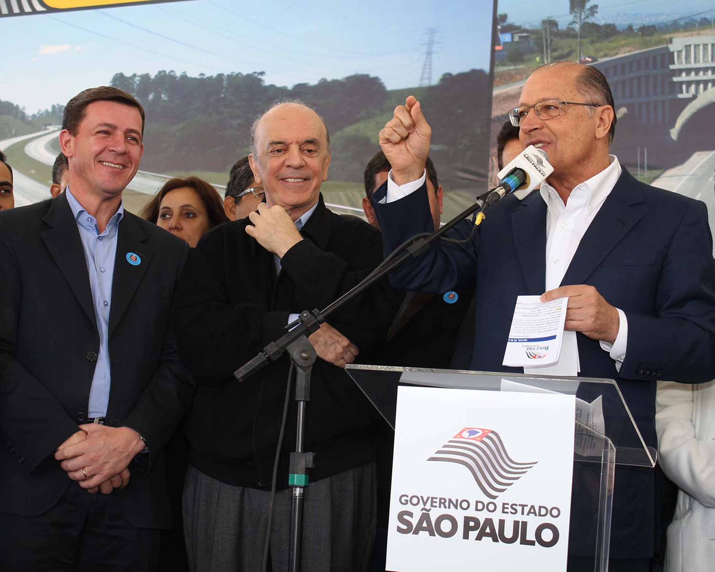 Orlando Morando, Jos Serra e Geraldo Alckmin<a style='float:right;color:#ccc' href='https://www3.al.sp.gov.br/repositorio/noticia/N-06-2015/fg172533.jpg' target=_blank><i class='bi bi-zoom-in'></i> Clique para ver a imagem </a>