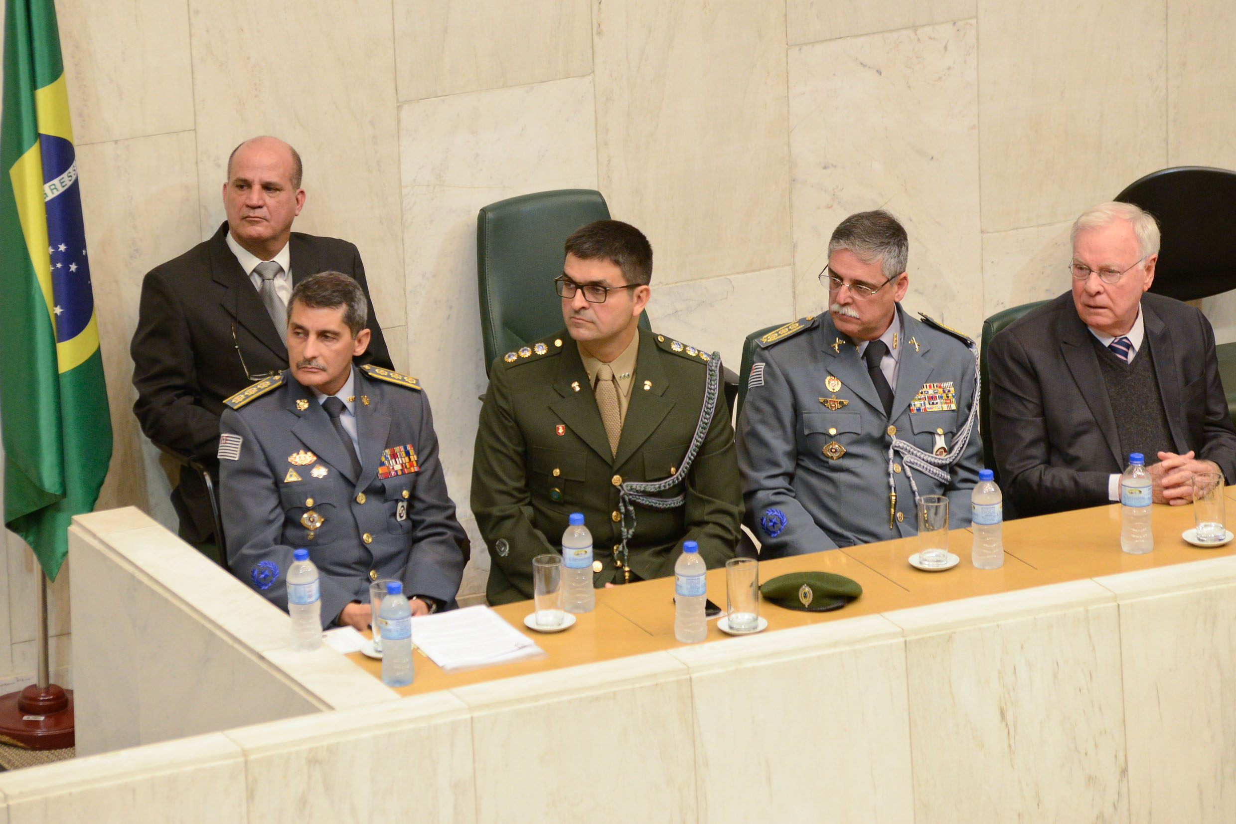 Coronel Rogrio Duarte (a esquerda) e Estevo Galvo (a direita) participam a cerimonia  <a style='float:right;color:#ccc' href='https://www3.al.sp.gov.br/repositorio/noticia/N-06-2016/fg191562.jpg' target=_blank><i class='bi bi-zoom-in'></i> Clique para ver a imagem </a>