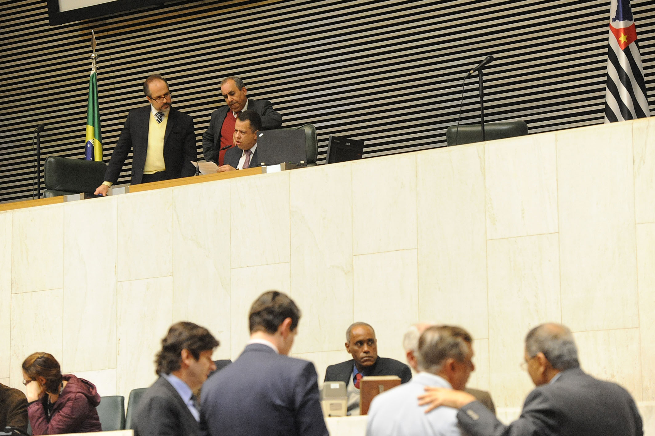 Plenrio da Assembleia durante votao <a style='float:right;color:#ccc' href='https://www3.al.sp.gov.br/repositorio/noticia/N-06-2016/fg191736.jpg' target=_blank><i class='bi bi-zoom-in'></i> Clique para ver a imagem </a>