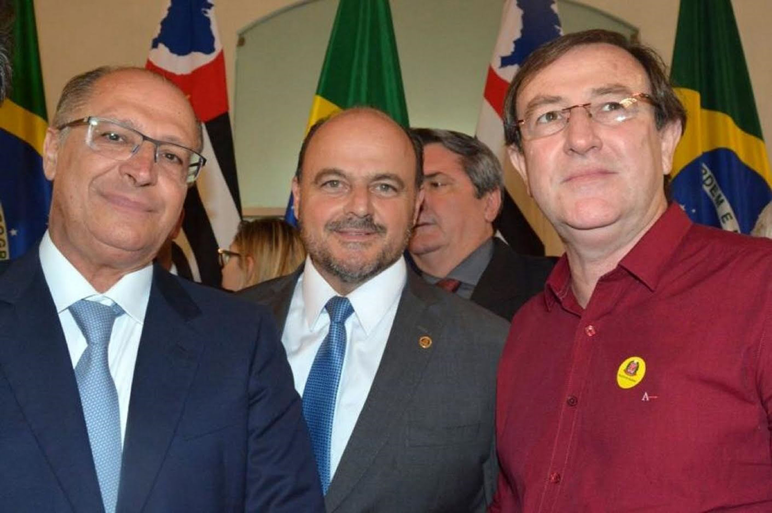 Geraldo Alckmin, Ricardo Madalena e Otcilio Parras<a style='float:right;color:#ccc' href='https://www3.al.sp.gov.br/repositorio/noticia/N-06-2016/fg192188.jpg' target=_blank><i class='bi bi-zoom-in'></i> Clique para ver a imagem </a>