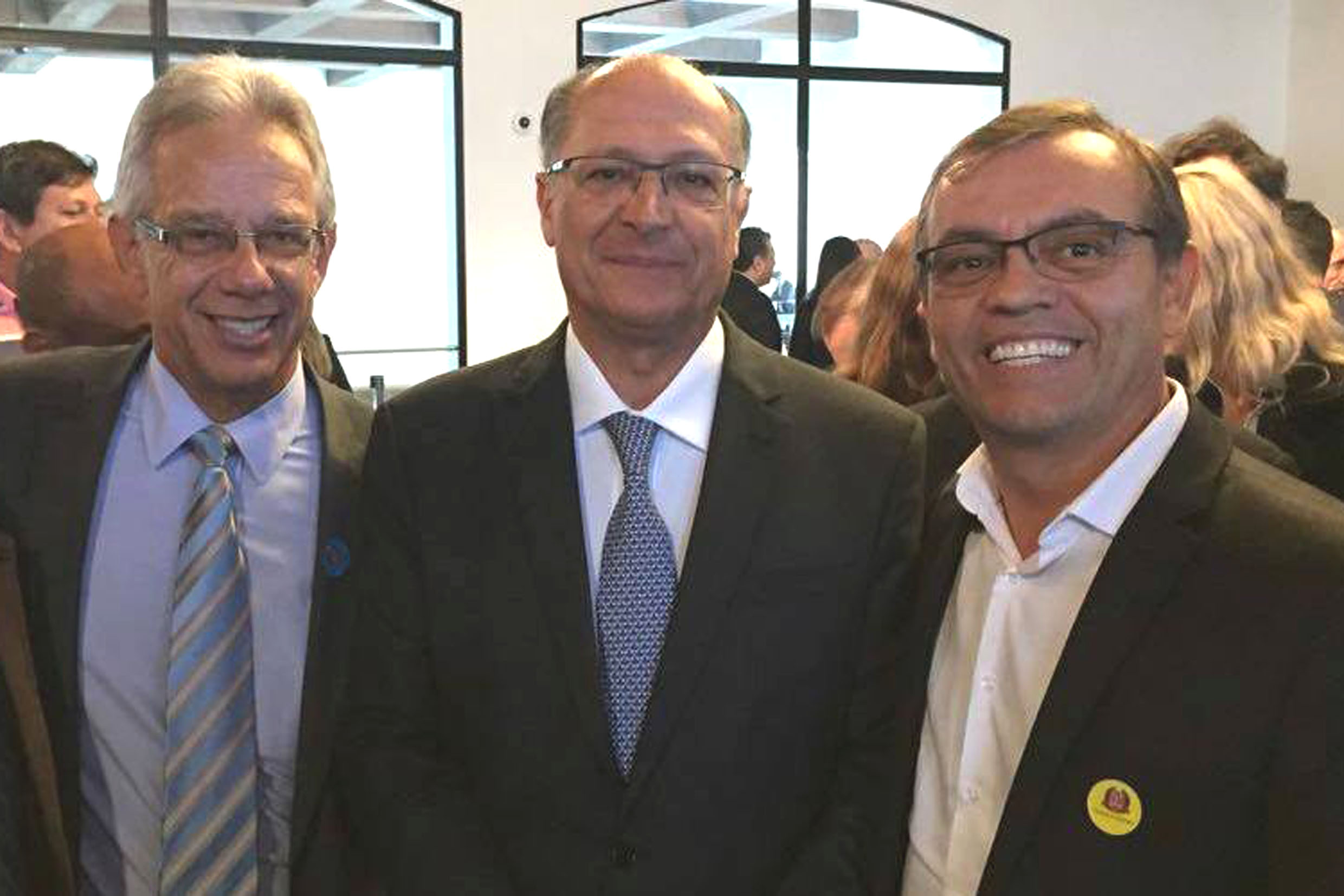Edson Giriboni, Geraldo Alckmin e o prefeito Kke<a style='float:right;color:#ccc' href='https://www3.al.sp.gov.br/repositorio/noticia/N-06-2017/fg204532.jpg' target=_blank><i class='bi bi-zoom-in'></i> Clique para ver a imagem </a>