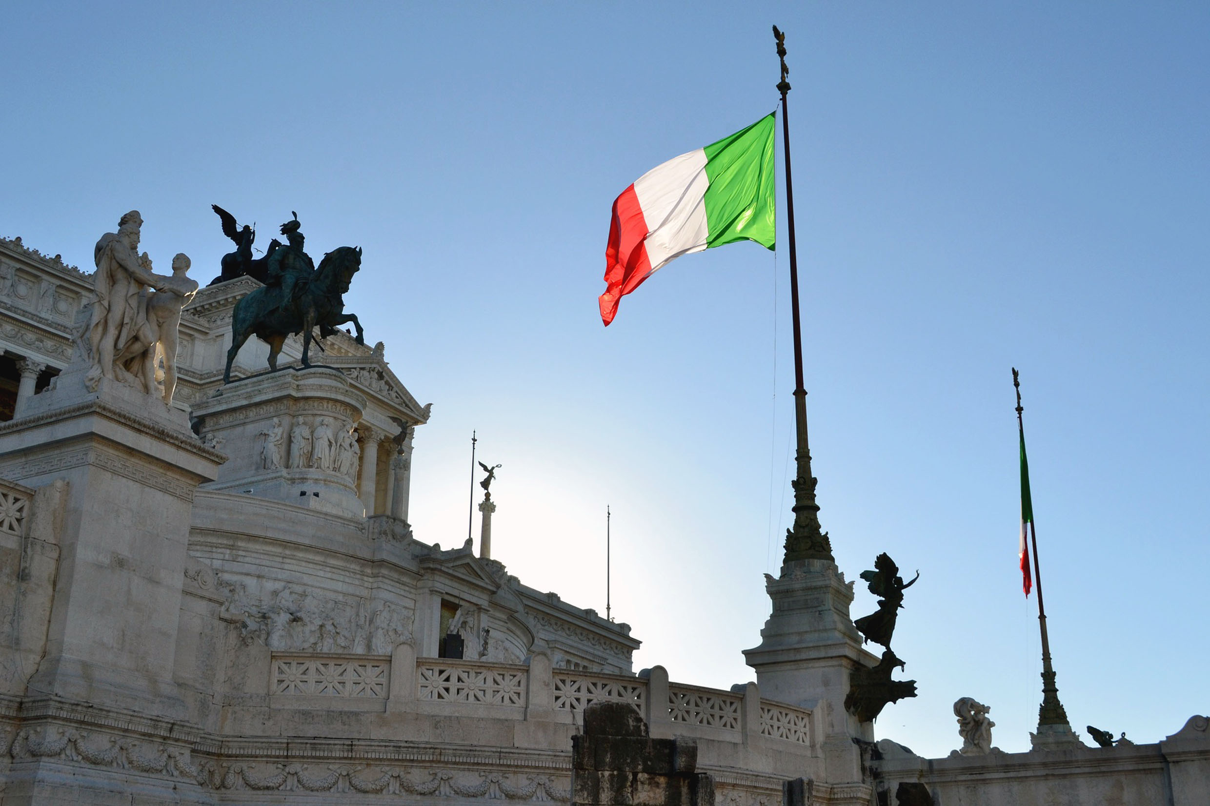 Monumento Vittorio Emanuele II (fonte: Pixabay)<a style='float:right;color:#ccc' href='https://www3.al.sp.gov.br/repositorio/noticia/N-06-2021/fg268139.jpg' target=_blank><i class='bi bi-zoom-in'></i> Clique para ver a imagem </a>