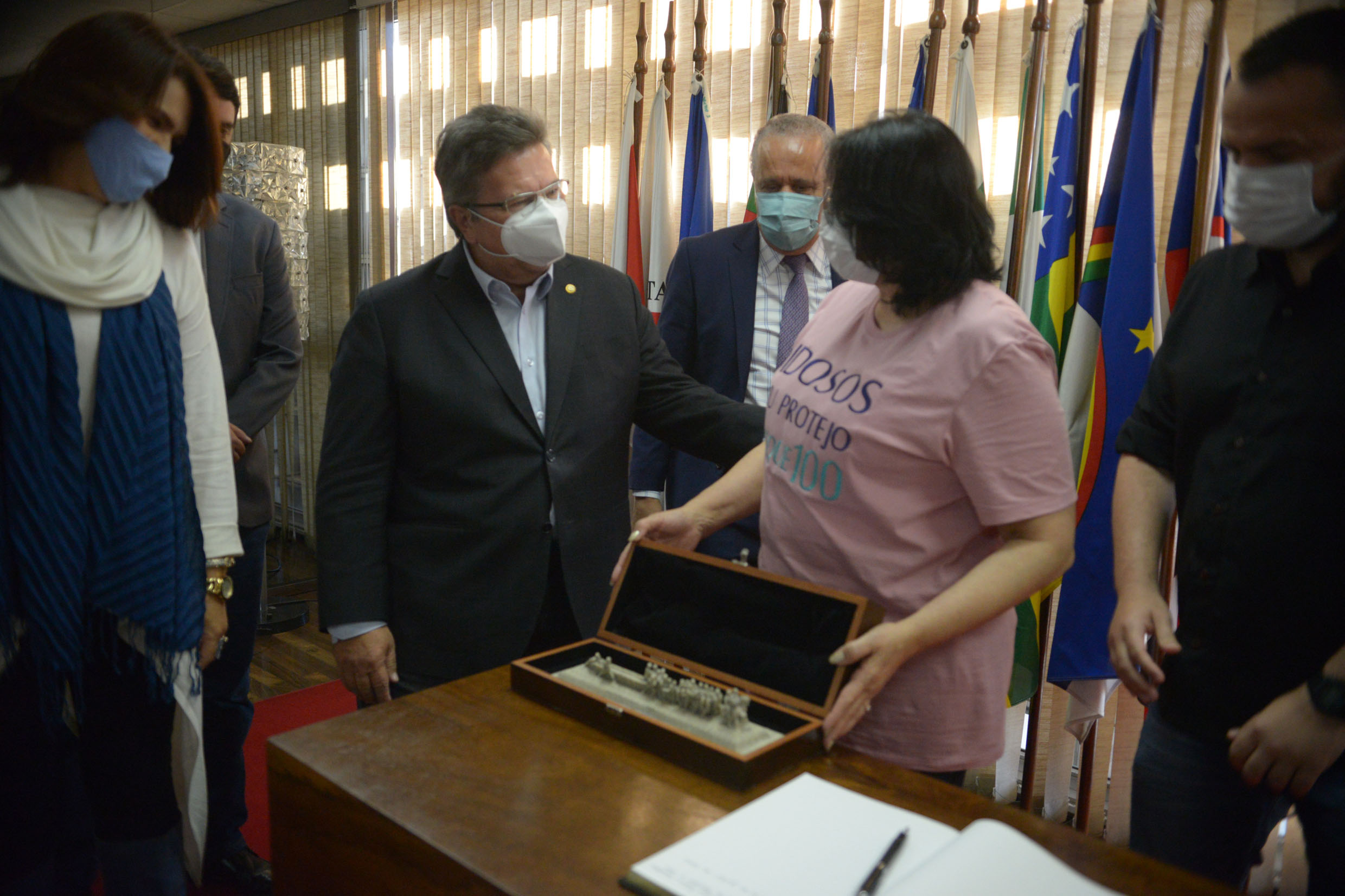 Visita da Ministra Damares Alves na Alesp<a style='float:right;color:#ccc' href='https://www3.al.sp.gov.br/repositorio/noticia/N-06-2021/fg268786.jpg' target=_blank><i class='bi bi-zoom-in'></i> Clique para ver a imagem </a>