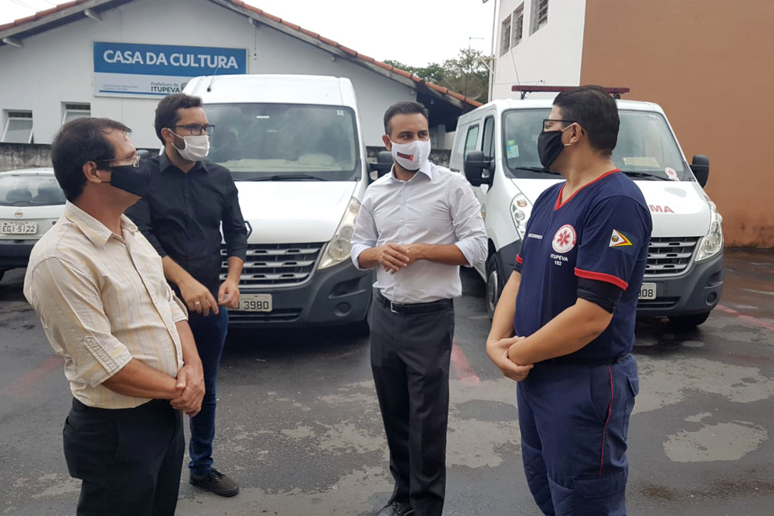 Alexandre Pereira em visita  Central de Ambulncias, em Itupeva <a style='float:right;color:#ccc' href='https://www3.al.sp.gov.br/repositorio/noticia/N-06-2021/fg269500.jpg' target=_blank><i class='bi bi-zoom-in'></i> Clique para ver a imagem </a>