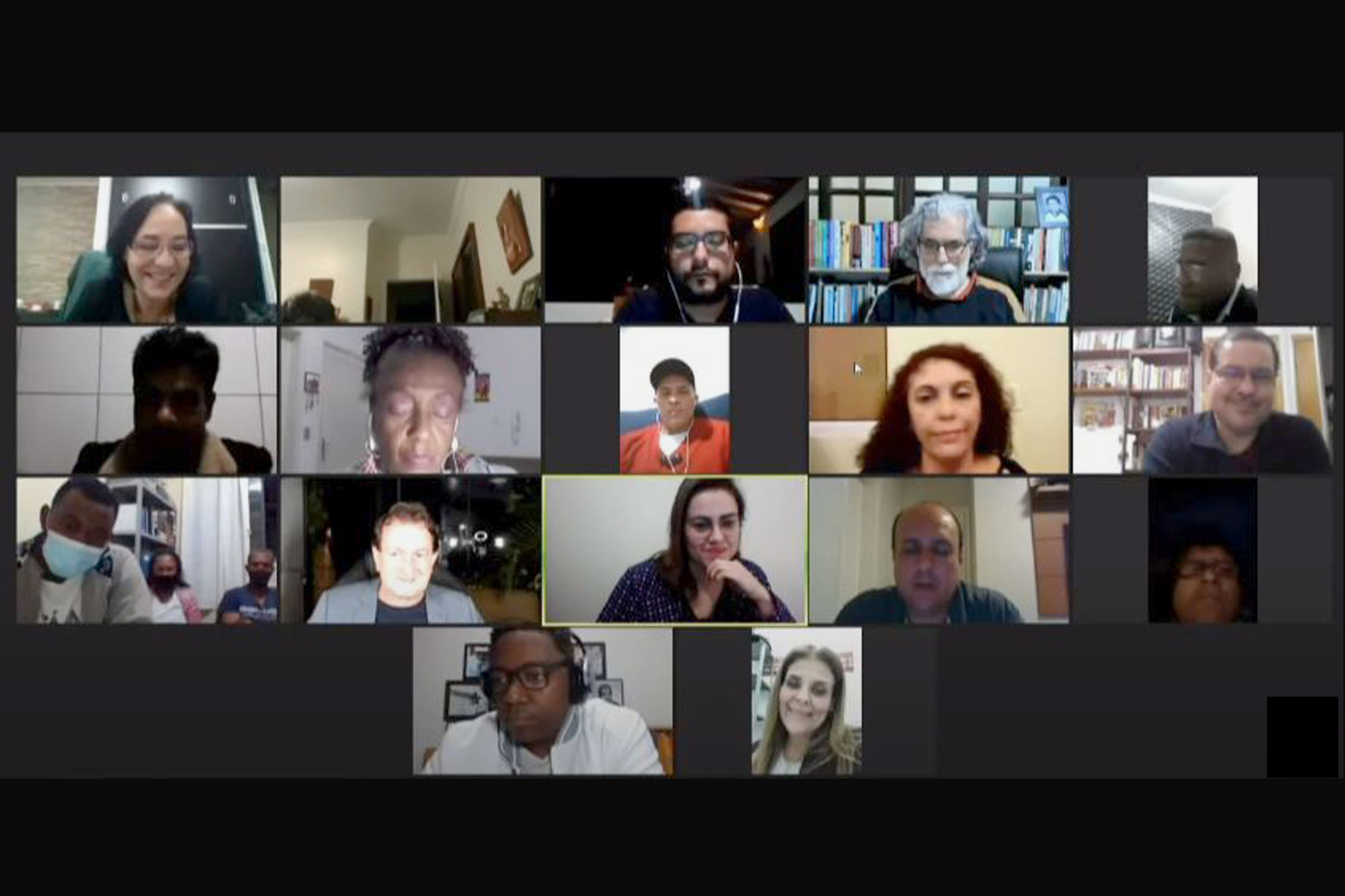 Representantes de comunidades quilombolas se renem com parlamentares para discutirem polticas pblicas<a style='float:right;color:#ccc' href='https://www3.al.sp.gov.br/repositorio/noticia/N-06-2021/fg269667.jpg' target=_blank><i class='bi bi-zoom-in'></i> Clique para ver a imagem </a>