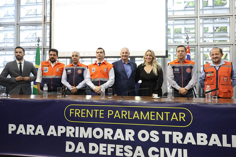 Frente Parlamentar de apoio  defesa civil<a style='float:right;color:#ccc' href='https://www3.al.sp.gov.br/repositorio/noticia/N-06-2023/fg304134.jpg' target=_blank><i class='bi bi-zoom-in'></i> Clique para ver a imagem </a>