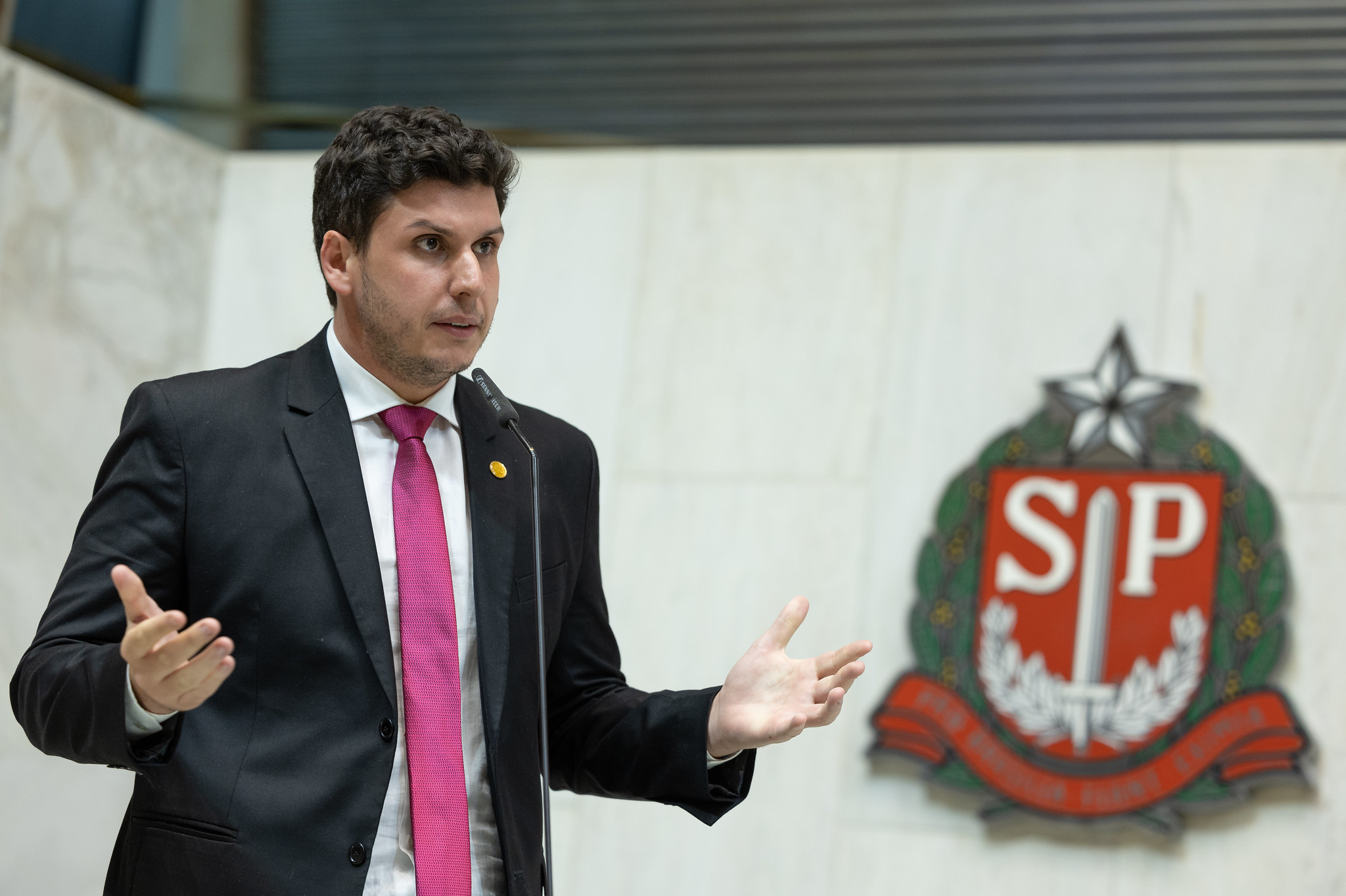 Dep. Rafael Saraiva: direitos dos animais<a style='float:right;color:#ccc' href='https://www3.al.sp.gov.br/repositorio/noticia/N-06-2024/fg326823.jpg' target=_blank><i class='bi bi-zoom-in'></i> Clique para ver a imagem </a>