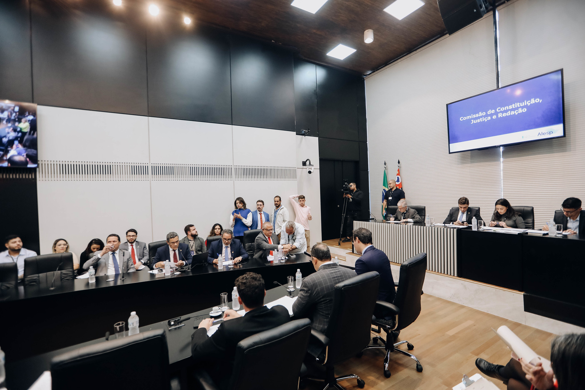 Reunio da CCJR desta quarta, 5<a style='float:right;color:#ccc' href='https://www3.al.sp.gov.br/repositorio/noticia/N-06-2024/fg327025.jpg' target=_blank><i class='bi bi-zoom-in'></i> Clique para ver a imagem </a>