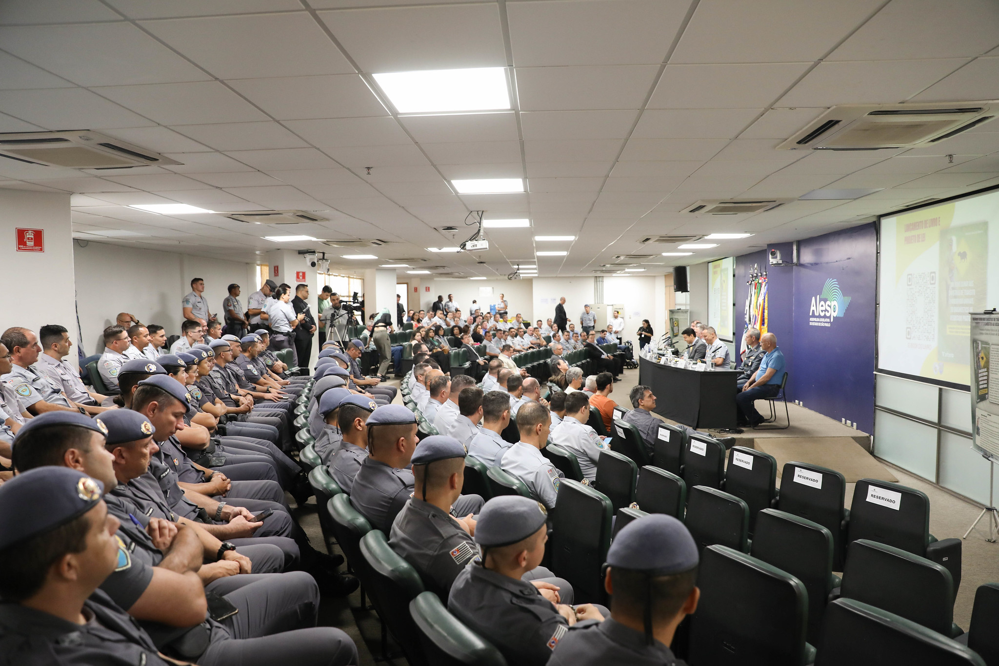 Evento reuniu diversas autoridades militares<a style='float:right;color:#ccc' href='https://www3.al.sp.gov.br/repositorio/noticia/N-06-2024/fg328061.jpg' target=_blank><i class='bi bi-zoom-in'></i> Clique para ver a imagem </a>