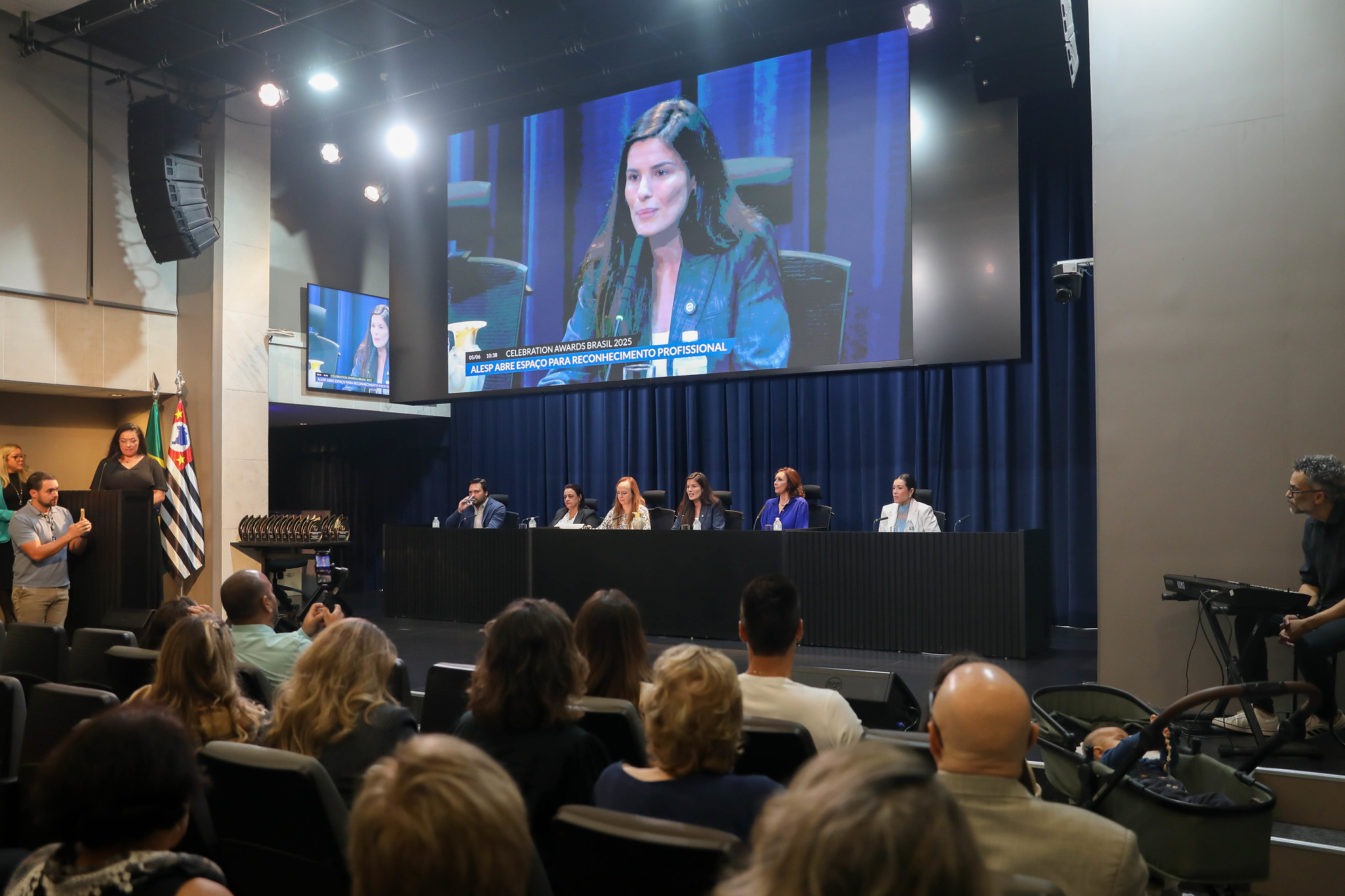 Cerimônia ocorreu no Auditório Franco Montoro<a style='float:right;color:#ccc' href='https://www3.al.sp.gov.br/repositorio/noticia/N-06-2025/fg346502.jpg' target=_blank><i class='bi bi-zoom-in'></i> Clique para ver a imagem </a>