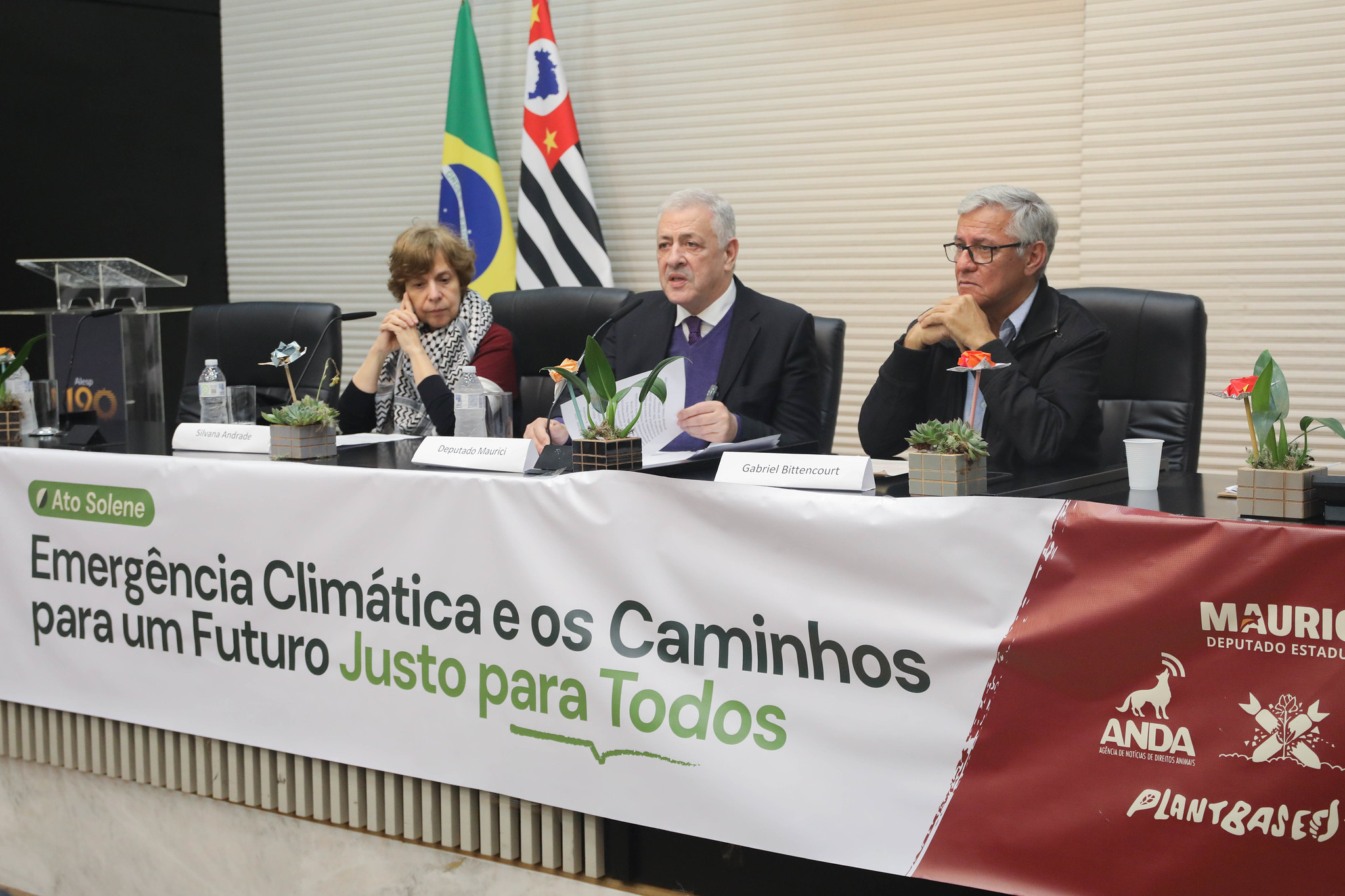 Ato reuniu ativistas especialistas e ONGs<a style='float:right;color:#ccc' href='https://www3.al.sp.gov.br/repositorio/noticia/N-06-2025/fg346939.jpg' target=_blank><i class='bi bi-zoom-in'></i> Clique para ver a imagem </a>