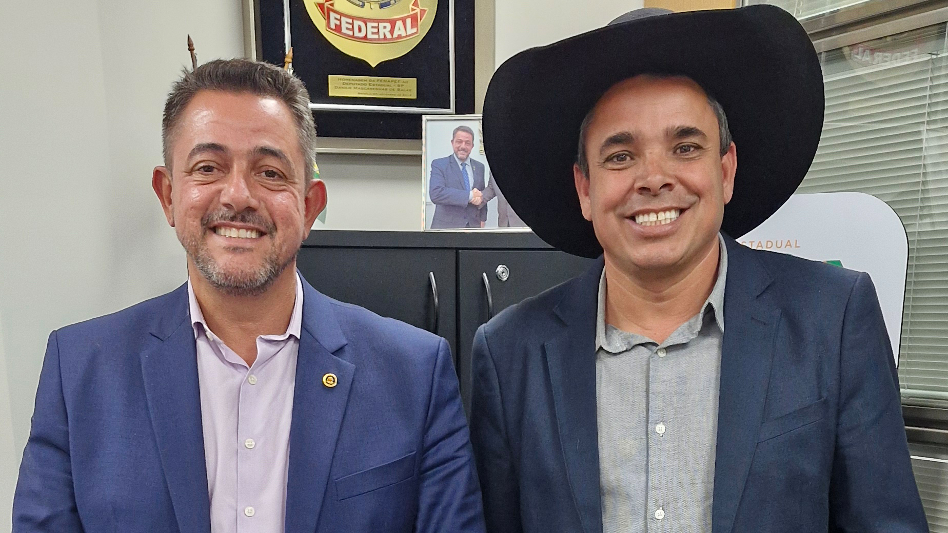 Dep. Danilo Balas e o pref. Evail Augusto<a style='float:right;color:#ccc' href='https://www3.al.sp.gov.br/repositorio/noticia/N-06-2025/fg347020.jpg' target=_blank><i class='bi bi-zoom-in'></i> Clique para ver a imagem </a>