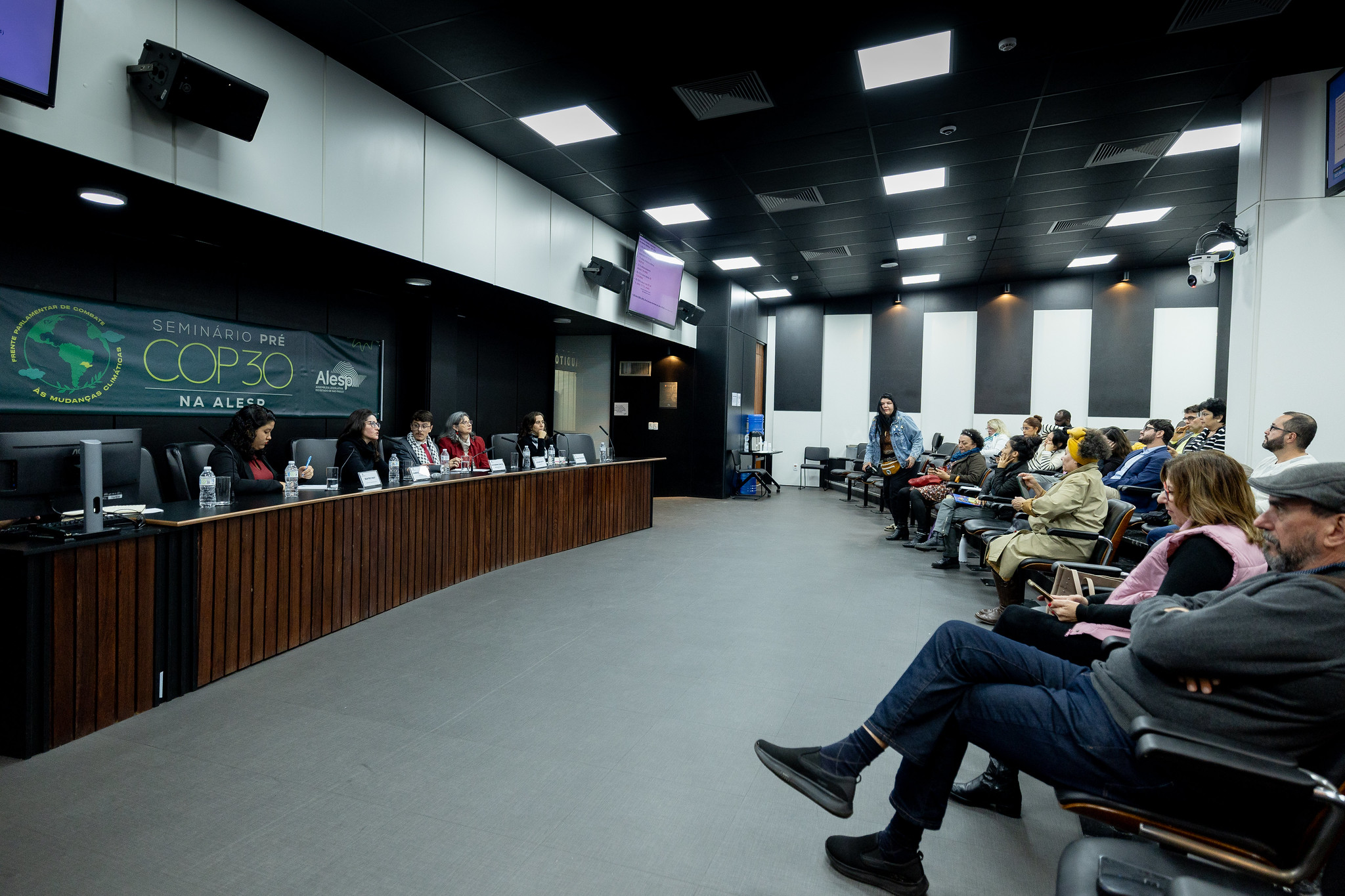 Evento inclui Alesp no debate sobre o clima<a style='float:right;color:#ccc' href='https://www3.al.sp.gov.br/repositorio/noticia/N-06-2025/fg347084.jpg' target=_blank><i class='bi bi-zoom-in'></i> Clique para ver a imagem </a>