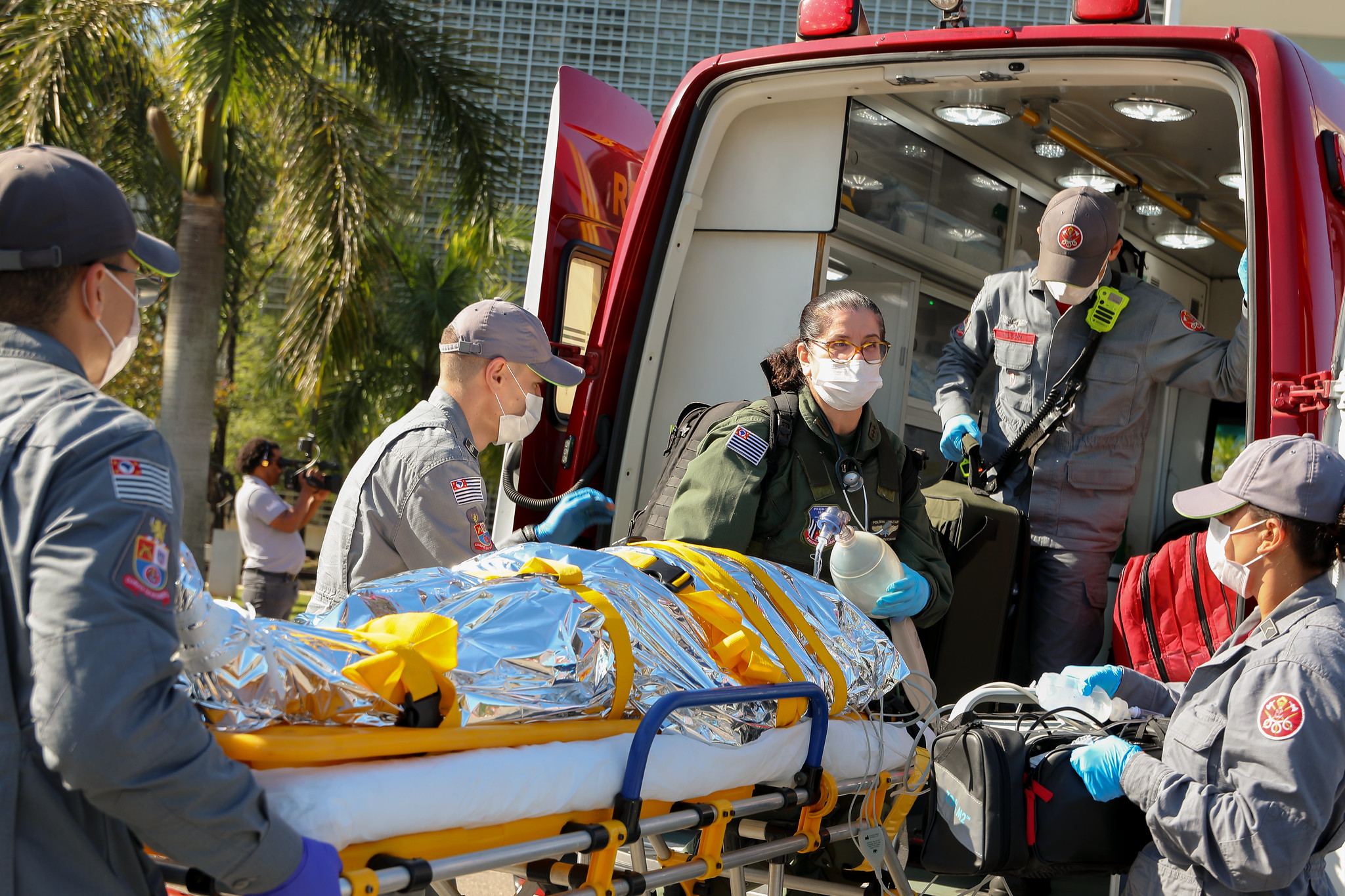 Equipes de socorro de prontidão para resgate<a style='float:right;color:#ccc' href='https://www3.al.sp.gov.br/repositorio/noticia/N-06-2025/fg347602.jpg' target=_blank><i class='bi bi-zoom-in'></i> Clique para ver a imagem </a>