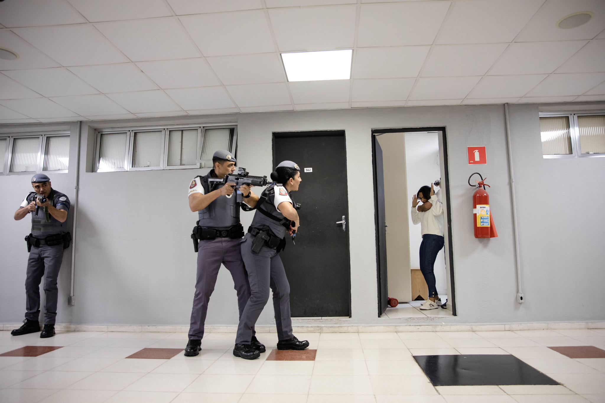 Negociação para libertação de refém<a style='float:right;color:#ccc' href='https://www3.al.sp.gov.br/repositorio/noticia/N-06-2025/fg347623.jpg' target=_blank><i class='bi bi-zoom-in'></i> Clique para ver a imagem </a>