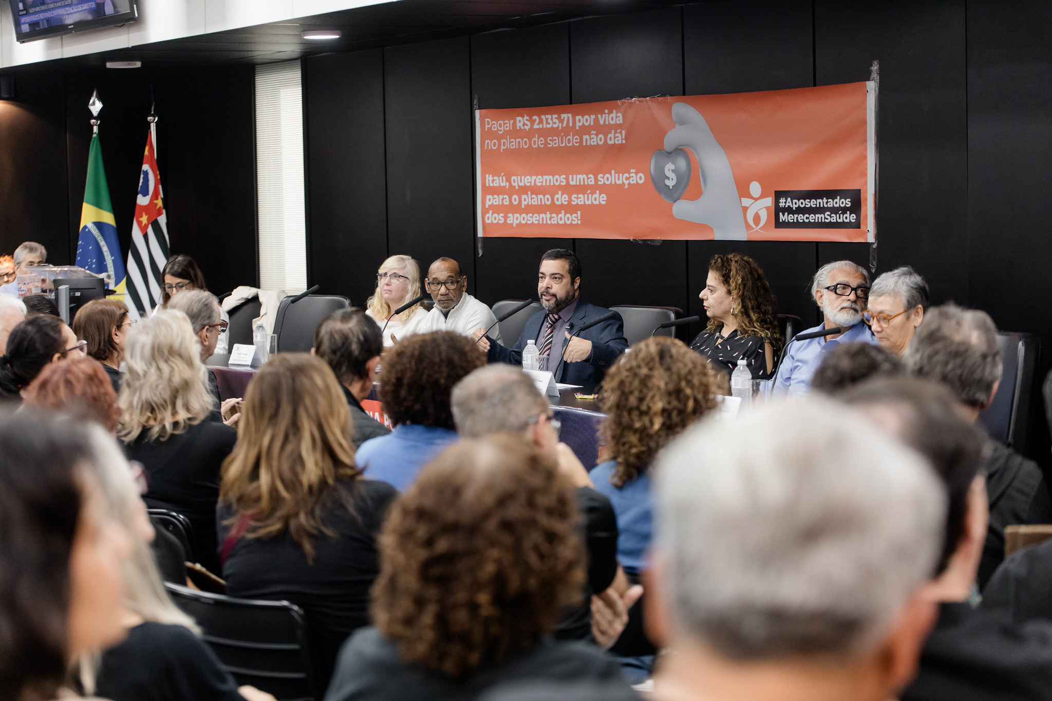 Aposentados reivindicam convnios acessveis<a style='float:right;color:#ccc' href='https://www3.al.sp.gov.br/repositorio/noticia/N-06-2025/fg347820.jpg' target=_blank><i class='bi bi-zoom-in'></i> Clique para ver a imagem </a>