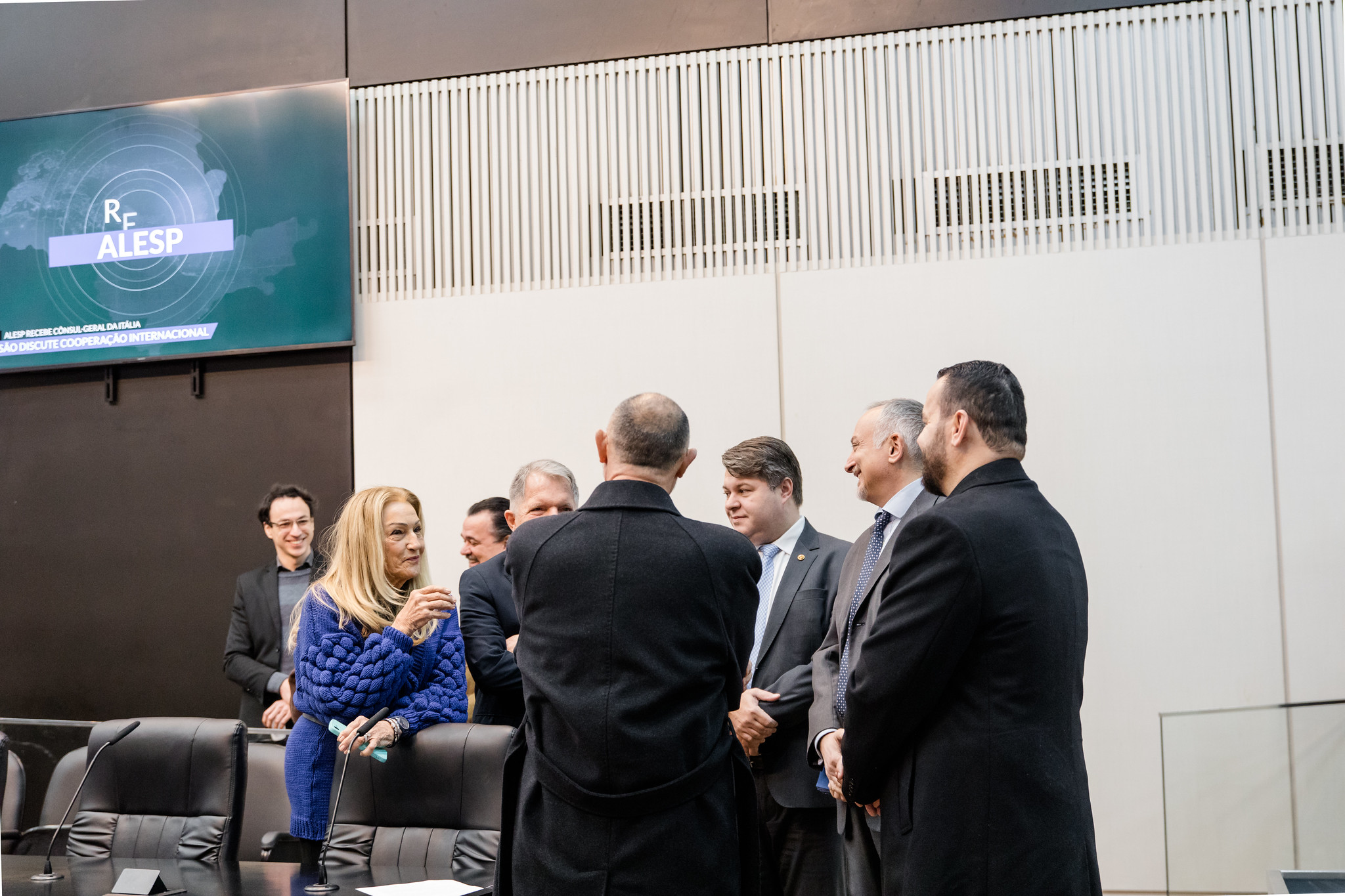 Parlamentares e cnsul-geral italiano<a style='float:right;color:#ccc' href='https://www3.al.sp.gov.br/repositorio/noticia/N-06-2025/fg348024.jpg' target=_blank><i class='bi bi-zoom-in'></i> Clique para ver a imagem </a>