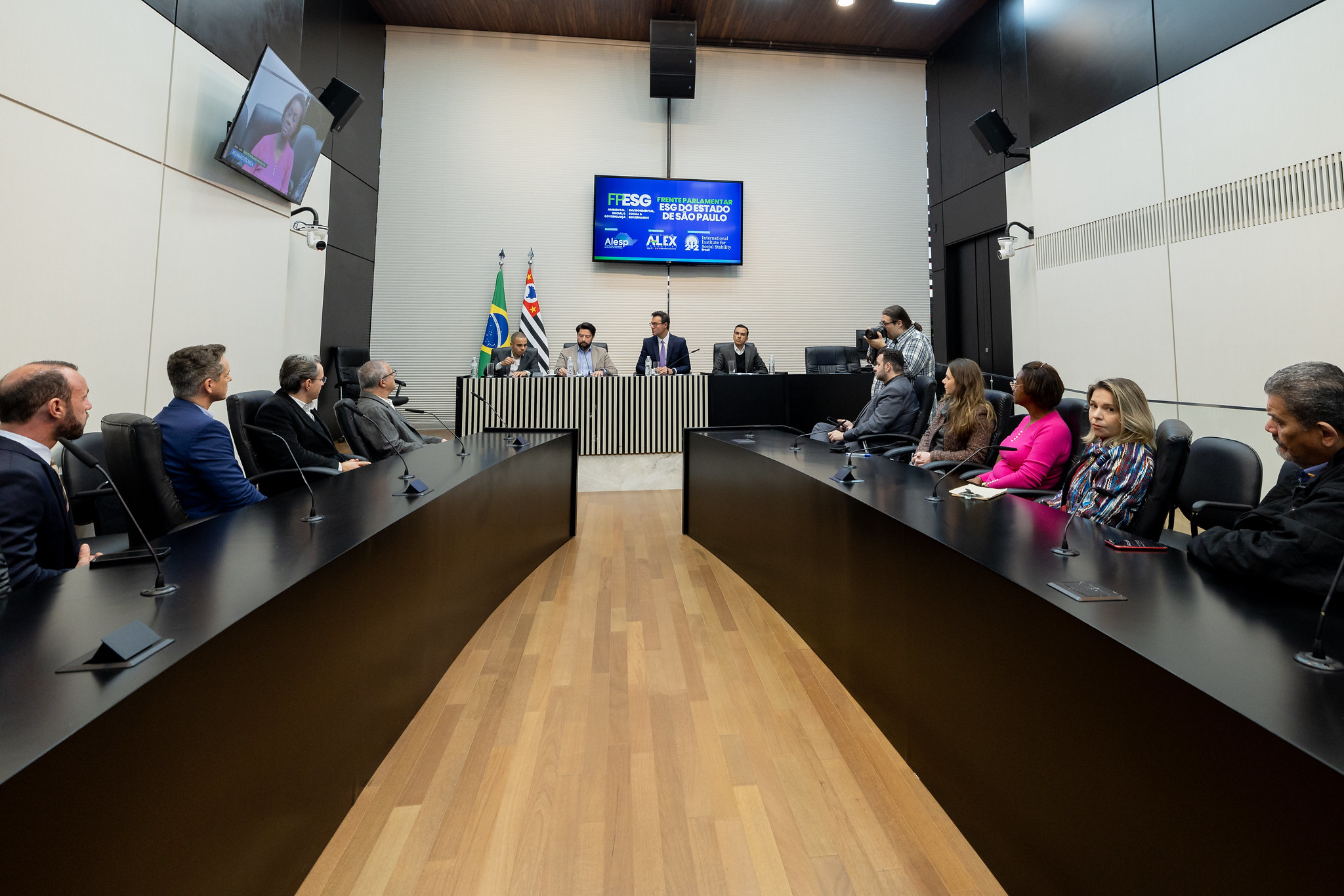 Presença do empresariado<a style='float:right;color:#ccc' href='https://www3.al.sp.gov.br/repositorio/noticia/N-06-2025/fg348206.jpg' target=_blank><i class='bi bi-zoom-in'></i> Clique para ver a imagem </a>