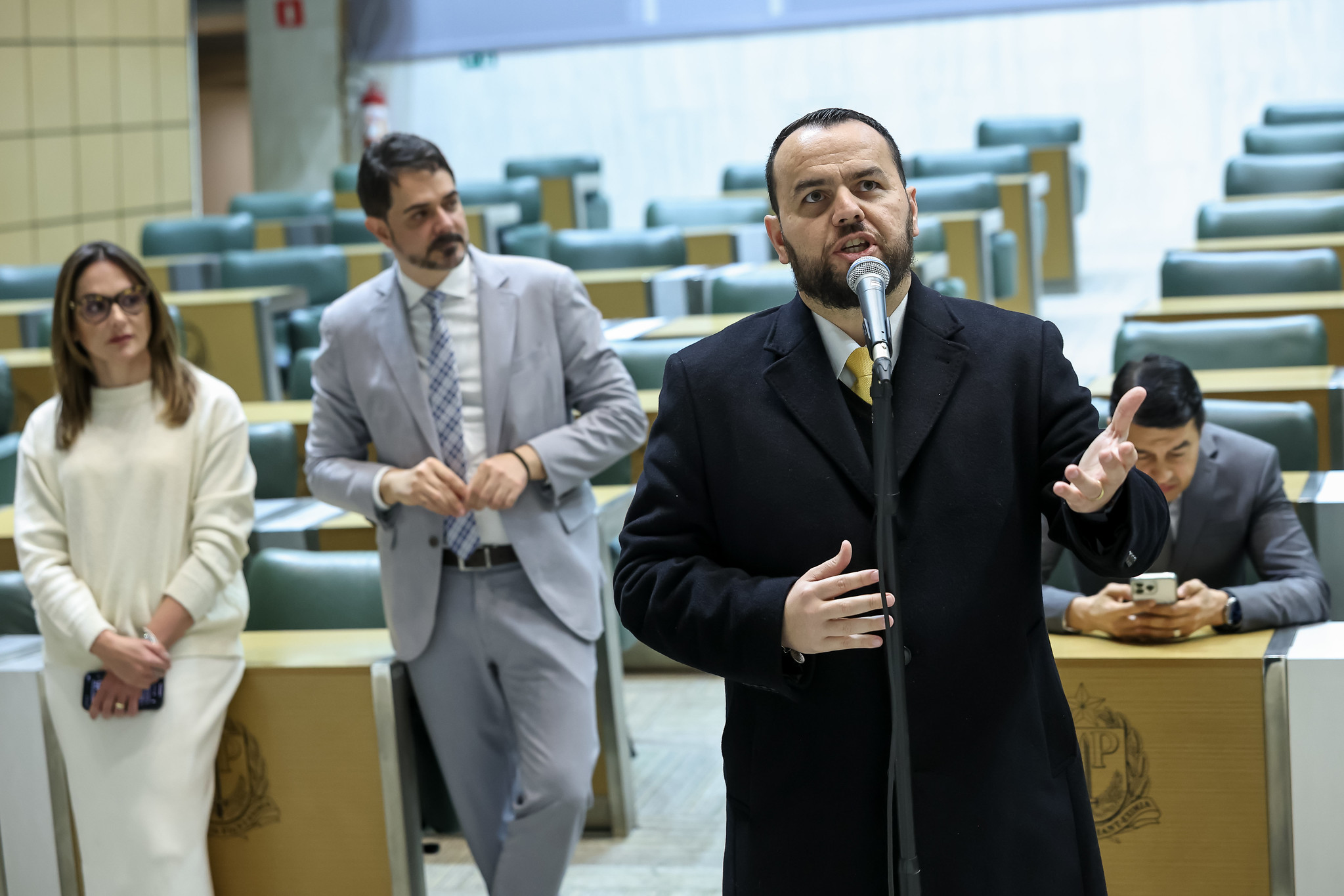 Gil Diniz: passo firme na luta contra a impunidade<a style='float:right;color:#ccc' href='https://www3.al.sp.gov.br/repositorio/noticia/N-06-2025/fg348400.jpg' target=_blank><i class='bi bi-zoom-in'></i> Clique para ver a imagem </a>