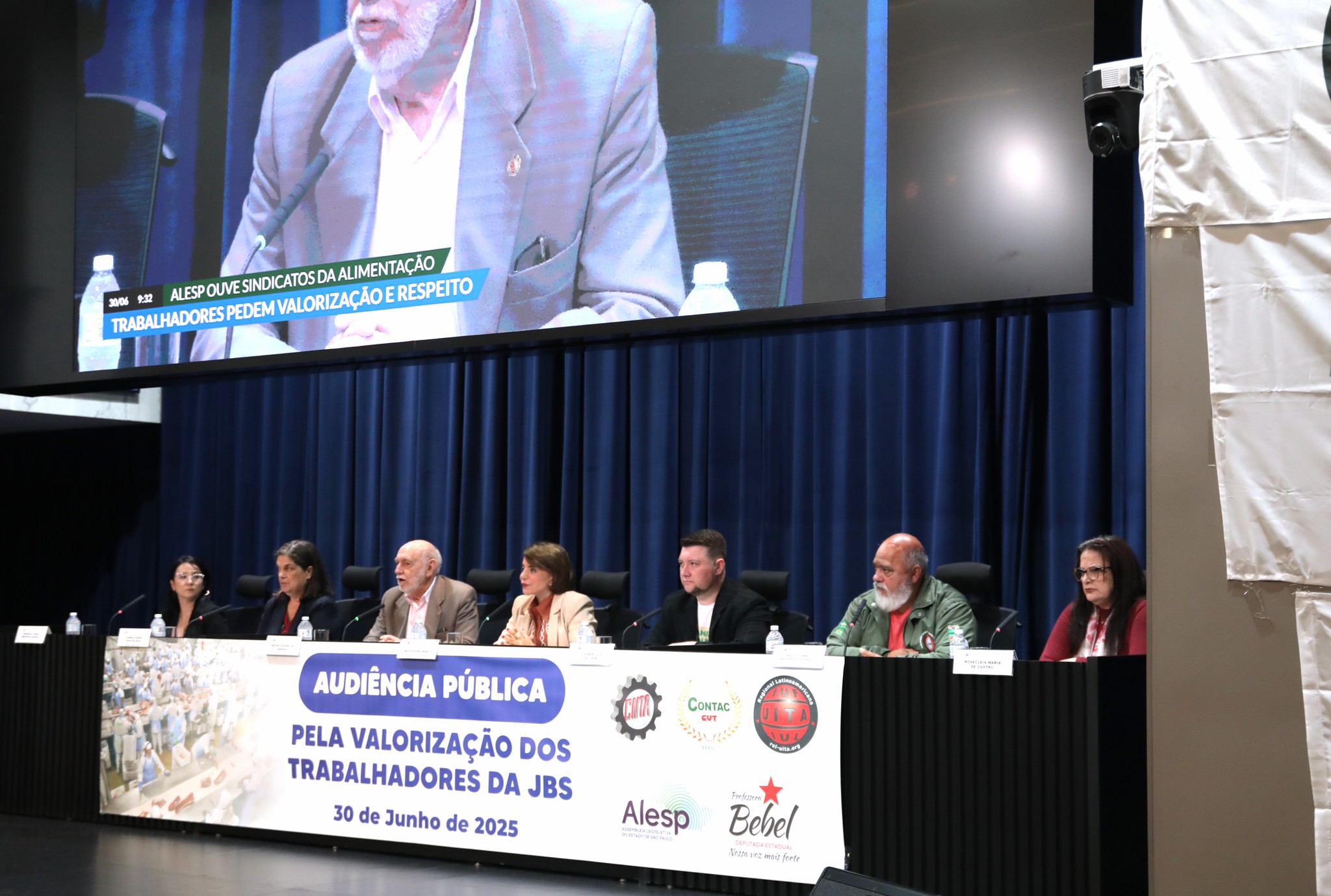 Valorização dos trabalhadores pautou a audiência<a style='float:right;color:#ccc' href='https://www3.al.sp.gov.br/repositorio/noticia/N-06-2025/fg348459.jpg' target=_blank><i class='bi bi-zoom-in'></i> Clique para ver a imagem </a>