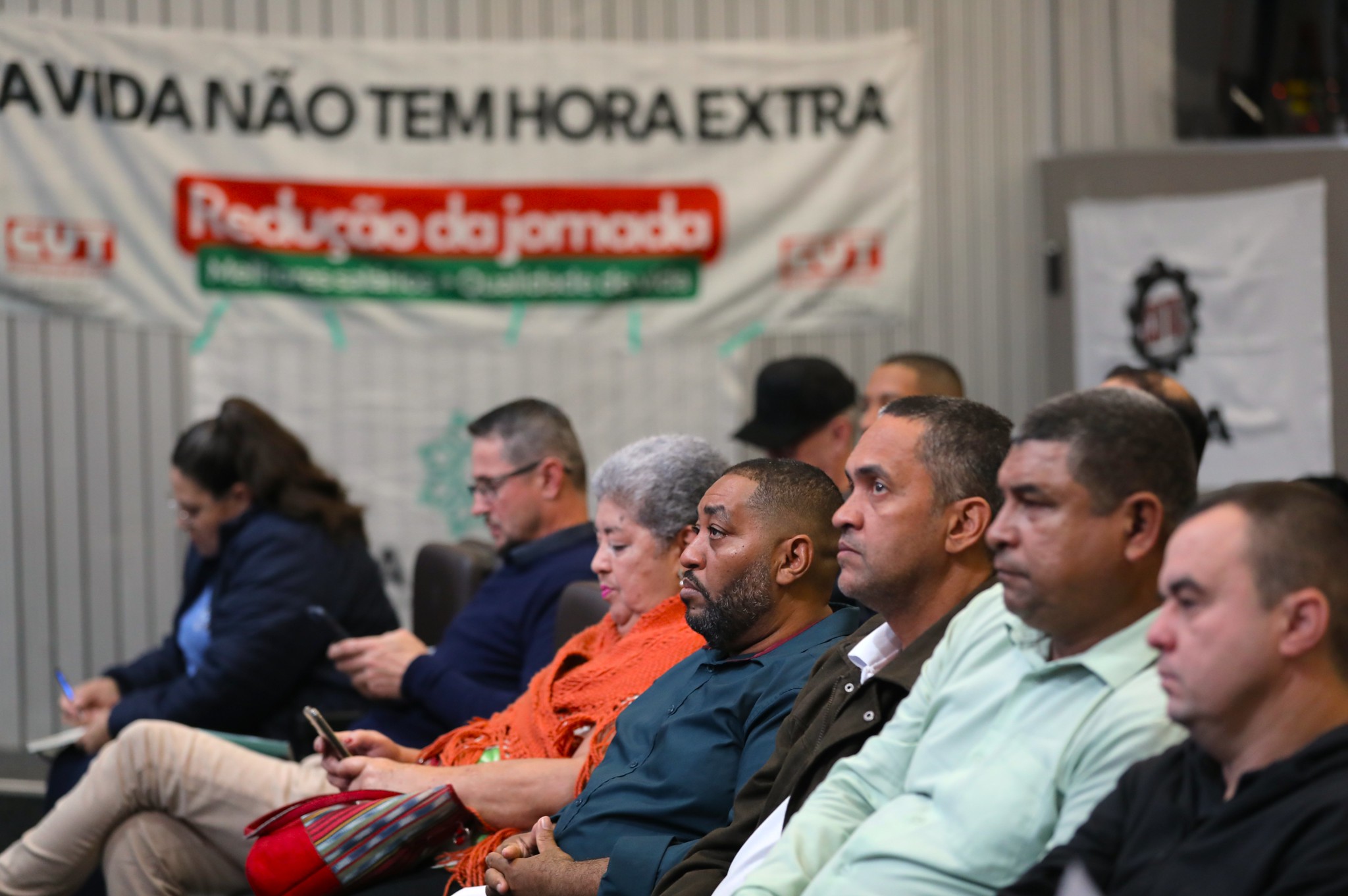 Trabalhadores do ramo alimentício na Alesp<a style='float:right;color:#ccc' href='https://www3.al.sp.gov.br/repositorio/noticia/N-06-2025/fg348463.jpg' target=_blank><i class='bi bi-zoom-in'></i> Clique para ver a imagem </a>