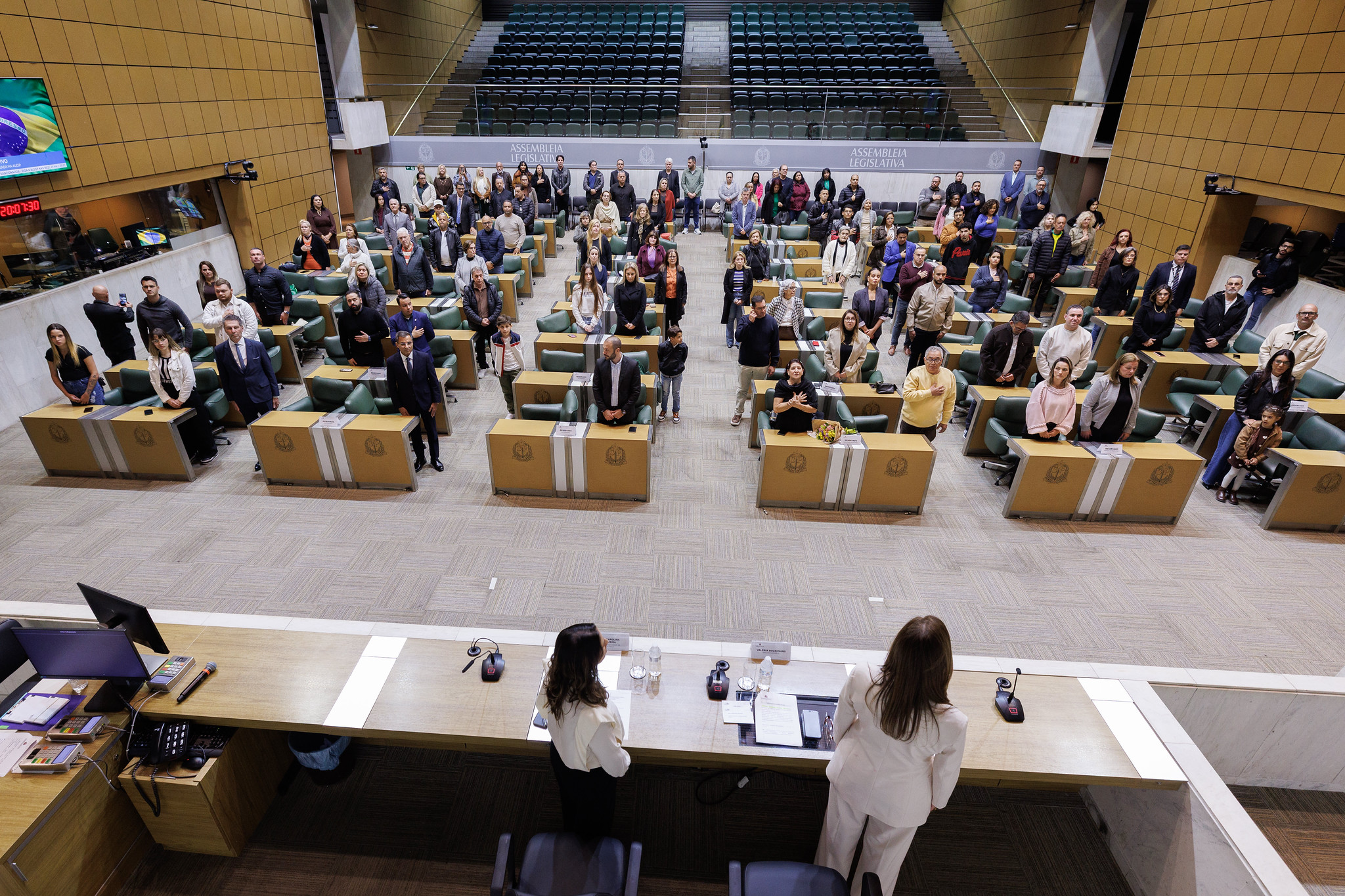 Ana Carolina Oliveira � homenageada no legislativo<a style='float:right' href='https://www3.al.sp.gov.br/repositorio/noticia/N-06-2026/fg365532.jpg' target=_blank><img src='/_img/material-file-download-white.png' width='14px' alt='Clique para baixar a imagem'></a>