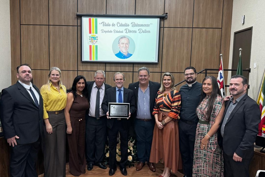 Deputado recebe T�tulo de Cidad�o Balsamense <a style='float:right' href='https://www3.al.sp.gov.br/repositorio/noticia/N-06-2026/fg365599.jpeg' target=_blank><img src='/_img/material-file-download-white.png' width='14px' alt='Clique para baixar a imagem'></a>