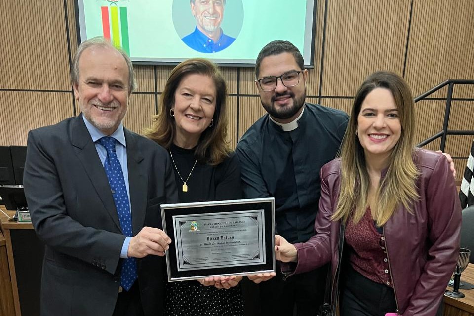 Deputado recebe T�tulo de Cidad�o Ibiraense<a style='float:right;color:#ccc' href='https://www3.al.sp.gov.br/repositorio/noticia/N-06-2026/fg365643.jpeg' target=_blank><i class='bi bi-zoom-in'></i> Clique para ver a imagem </a>