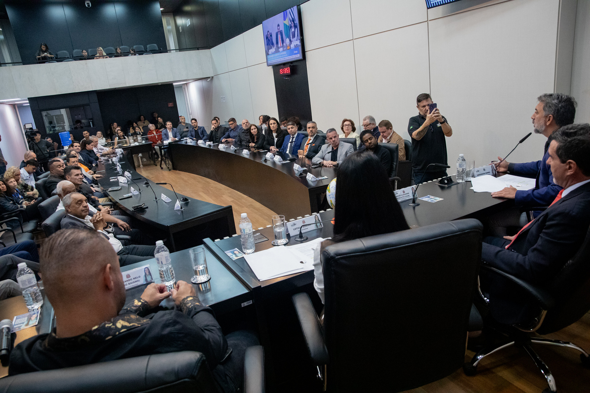 Entrega de certificados de honra<a style='float:right;color:#ccc' href='https://www3.al.sp.gov.br/repositorio/noticia/N-06-2026/fg365723.jpg' target=_blank><i class='bi bi-zoom-in'></i> Clique para ver a imagem </a>