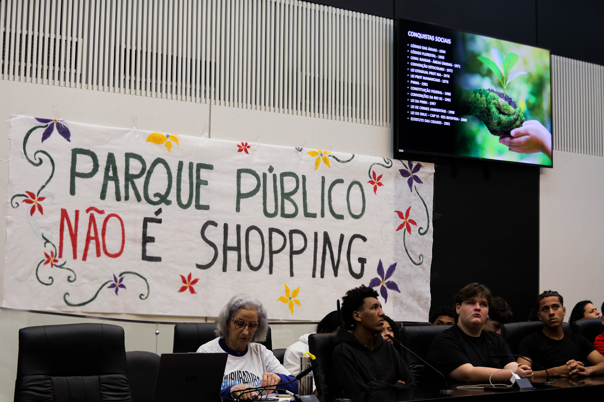 Cr�ticas � privatiza��o de parques<a style='float:right;color:#ccc' href='https://www3.al.sp.gov.br/repositorio/noticia/N-06-2026/fg365751.jpg' target=_blank><i class='bi bi-zoom-in'></i> Clique para ver a imagem </a>