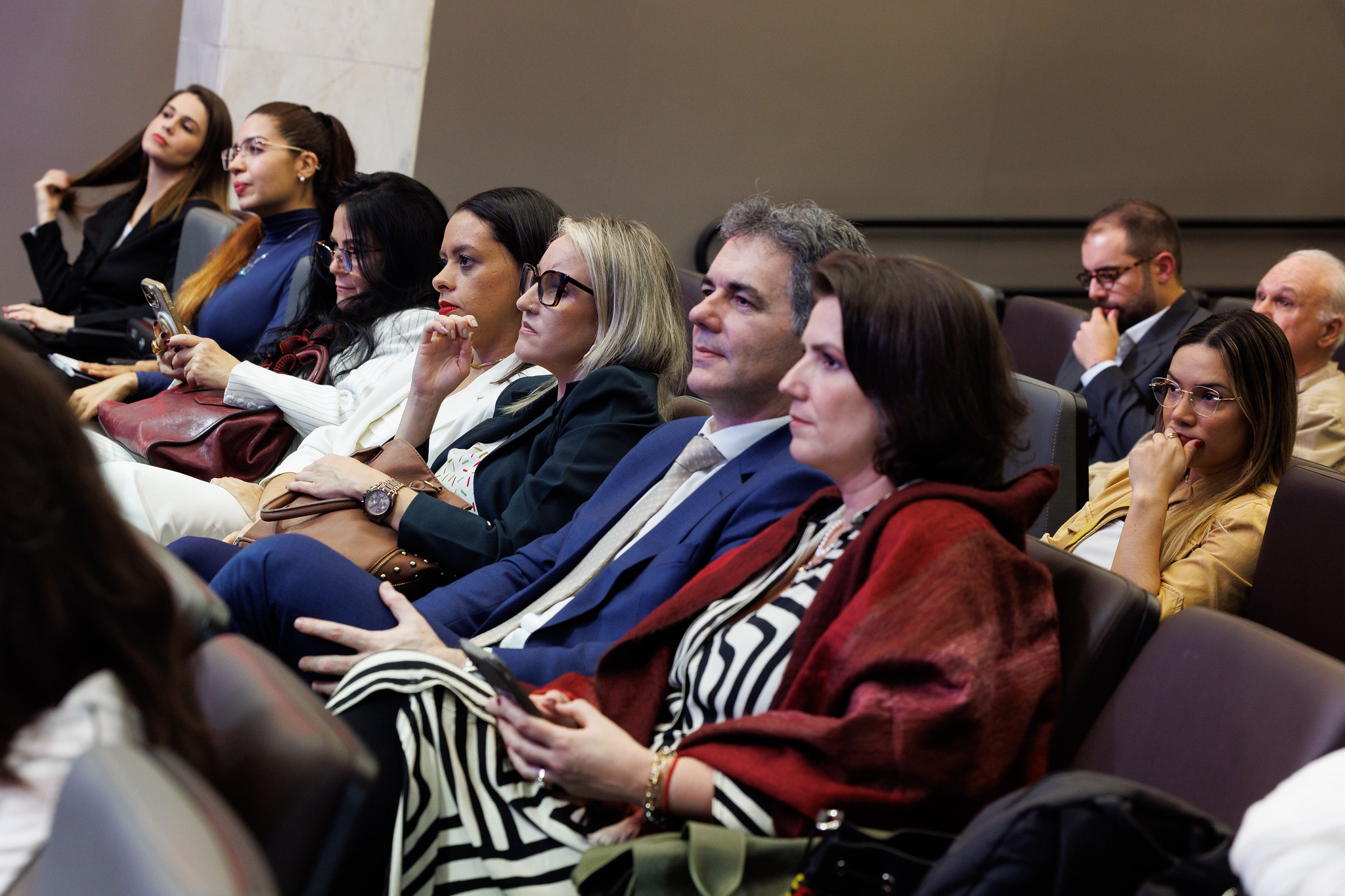 Encontro debate solu��es ESG<a style='float:right;color:#ccc' href='https://www3.al.sp.gov.br/repositorio/noticia/N-06-2026/fg365859.jpg' target=_blank><i class='bi bi-zoom-in'></i> Clique para ver a imagem </a>