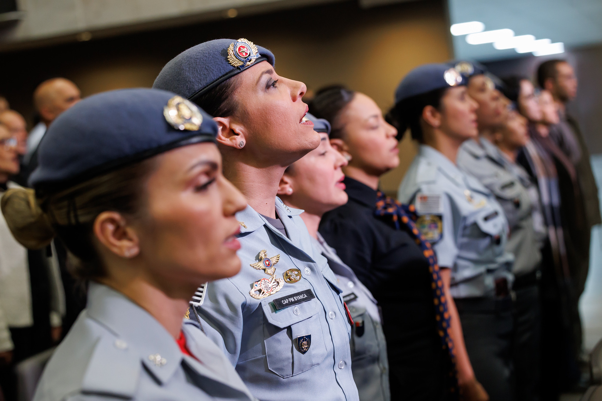 Policiais durante homenagem na Alesp<a style='float:right;color:#ccc' href='https://www3.al.sp.gov.br/repositorio/noticia/N-06-2026/fg365891.jpg' target=_blank><i class='bi bi-zoom-in'></i> Clique para ver a imagem </a>