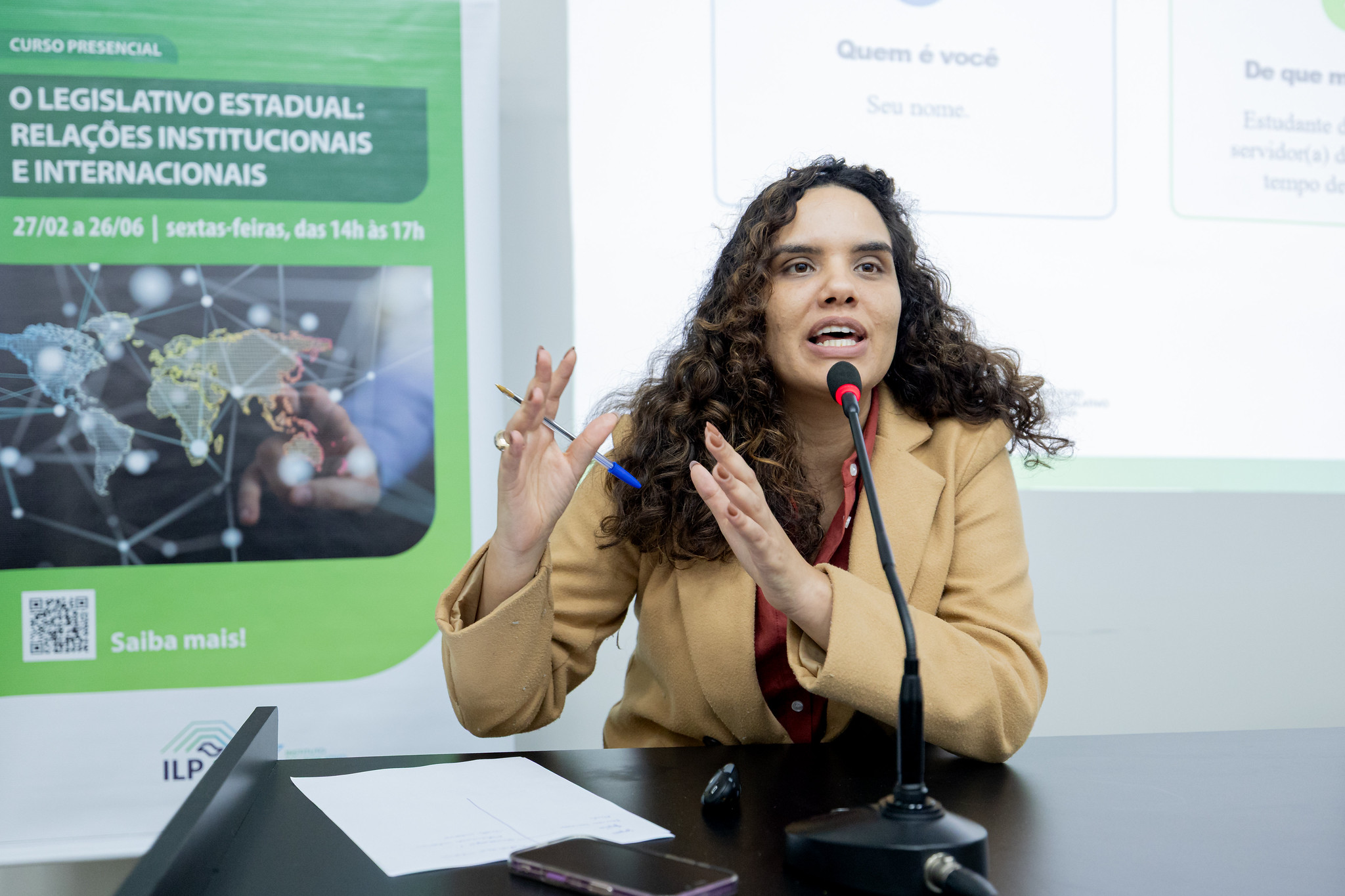 Lauane Pereira conduziu a aula<a style='float:right;color:#ccc' href='https://www3.al.sp.gov.br/repositorio/noticia/N-06-2026/fg365969.jpg' target=_blank><i class='bi bi-zoom-in'></i> Clique para ver a imagem </a>