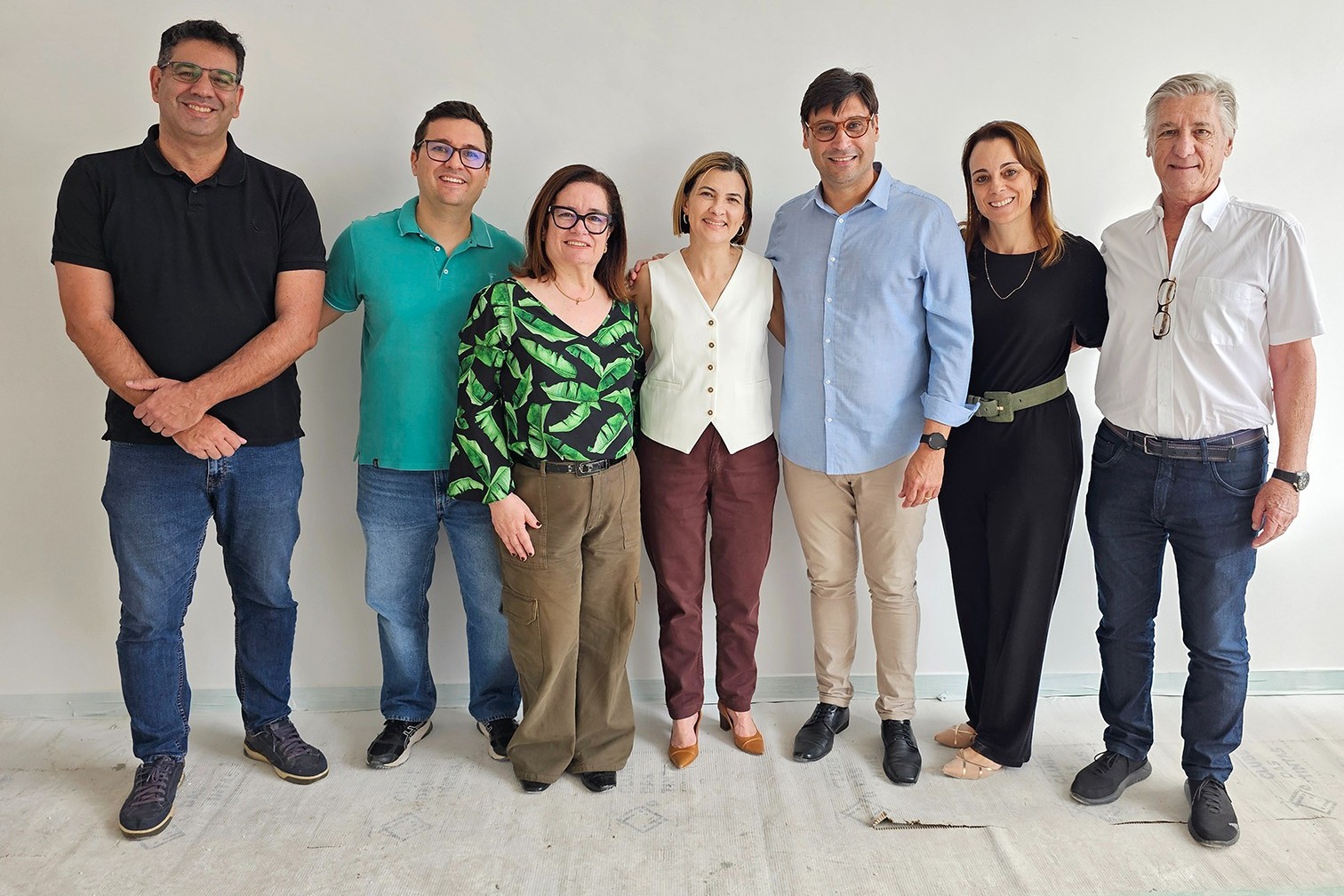 Delegada Graciela com diretores do UNI-Facef<a style='float:right;color:#ccc' href='https://www3.al.sp.gov.br/repositorio/noticia/N-06-2026/fg366046.jpeg' target=_blank><i class='bi bi-zoom-in'></i> Clique para ver a imagem </a>