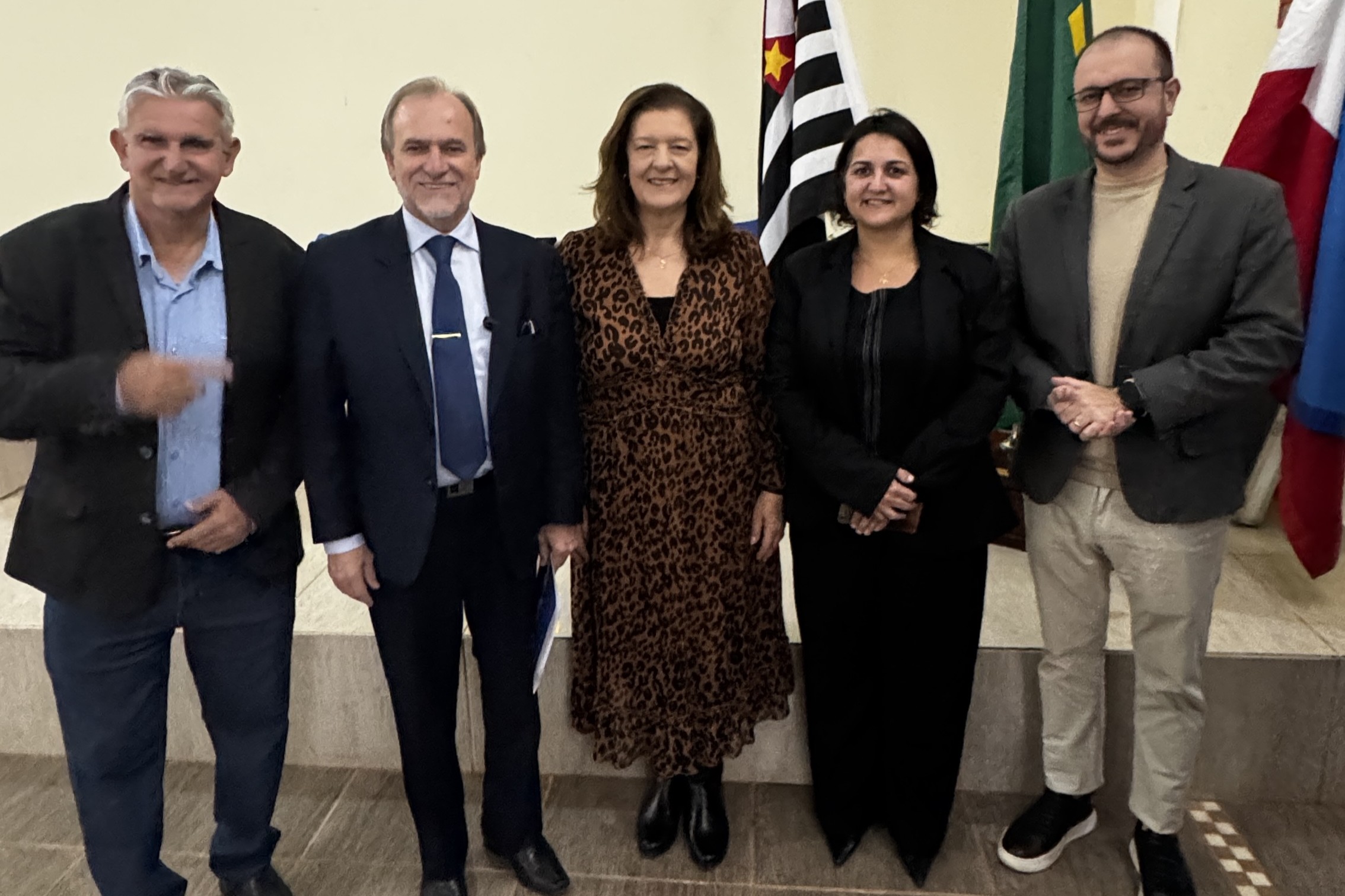 Deputado recebe t�tulo<a style='float:right;color:#ccc' href='https://www3.al.sp.gov.br/repositorio/noticia/N-06-2026/fg366081.jpg' target=_blank><i class='bi bi-zoom-in'></i> Clique para ver a imagem </a>