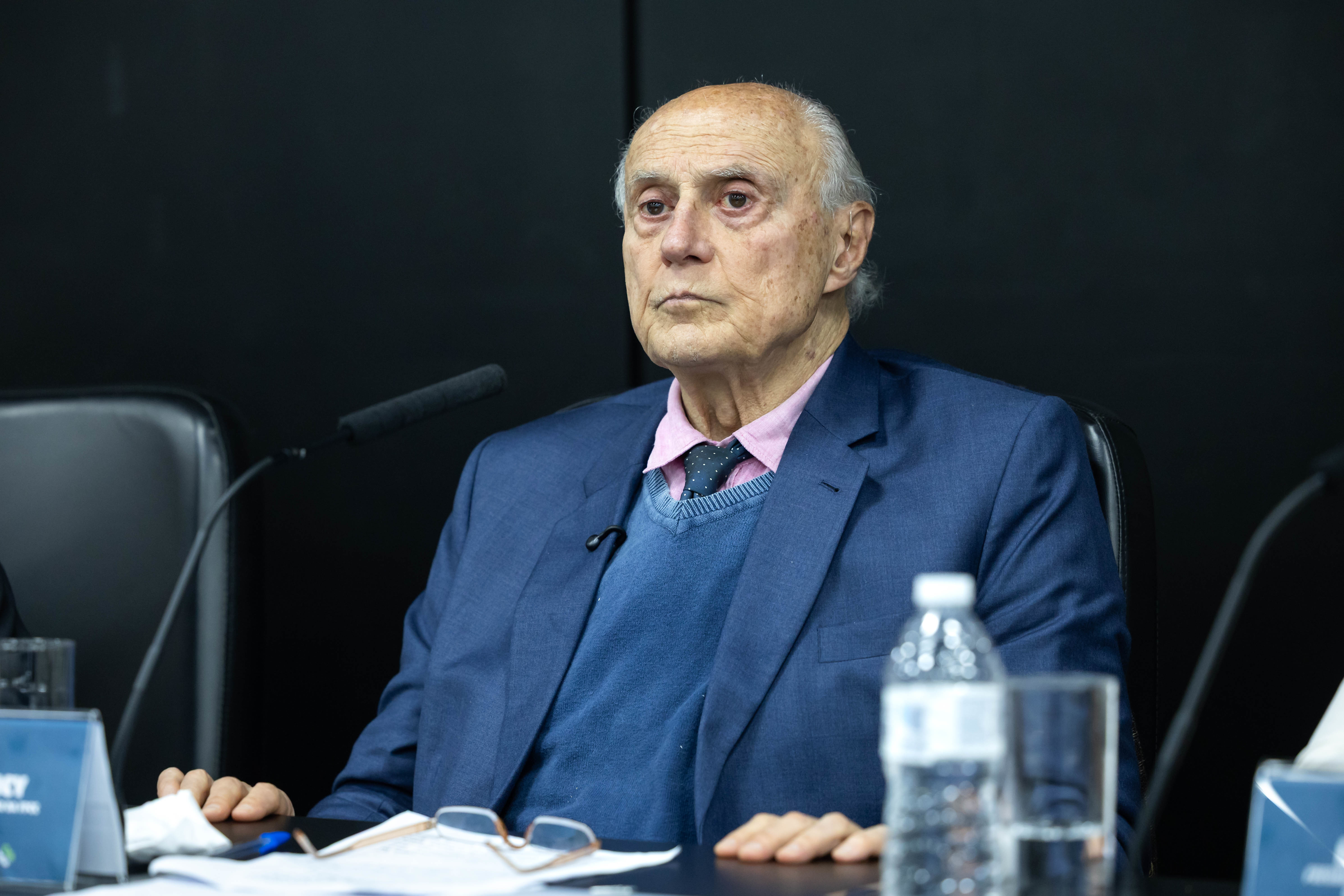 Suplicy: avancar al�m do fim medicinal<a style='float:right;color:#ccc' href='https://www3.al.sp.gov.br/repositorio/noticia/N-06-2026/fg366186.jpg' target=_blank><i class='bi bi-zoom-in'></i> Clique para ver a imagem </a>