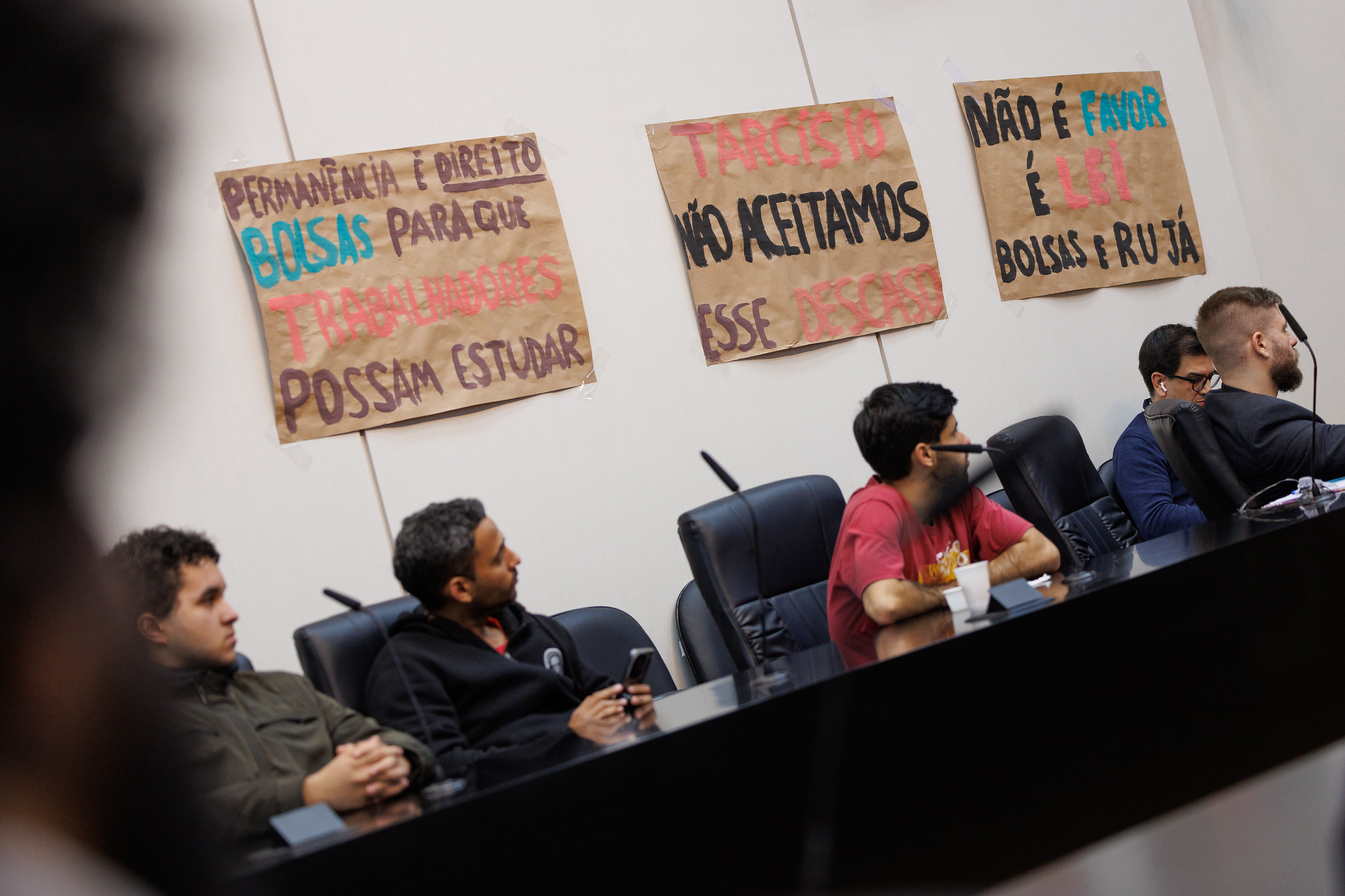 Estudantes protestam contra sucateamento<a style='float:right;color:#ccc' href='https://www3.al.sp.gov.br/repositorio/noticia/N-06-2026/fg366191.jpg' target=_blank><i class='bi bi-zoom-in'></i> Clique para ver a imagem </a>