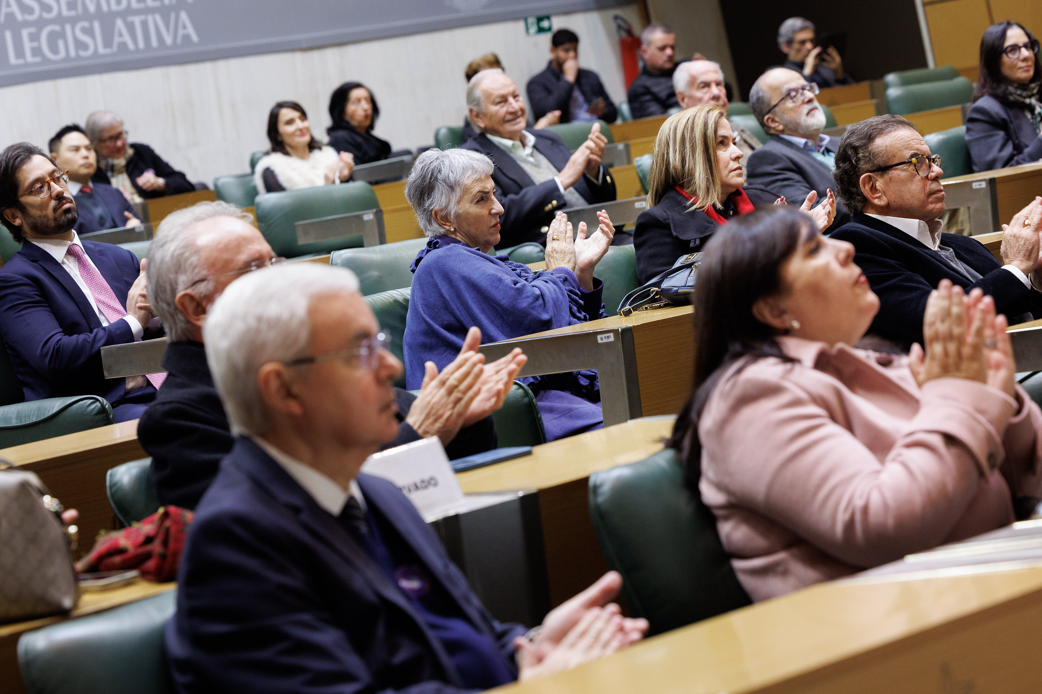 Familiares e amigos participam da solenidade<a style='float:right;color:#ccc' href='https://www3.al.sp.gov.br/repositorio/noticia/N-06-2026/fg366223.jpg' target=_blank><i class='bi bi-zoom-in'></i> Clique para ver a imagem </a>