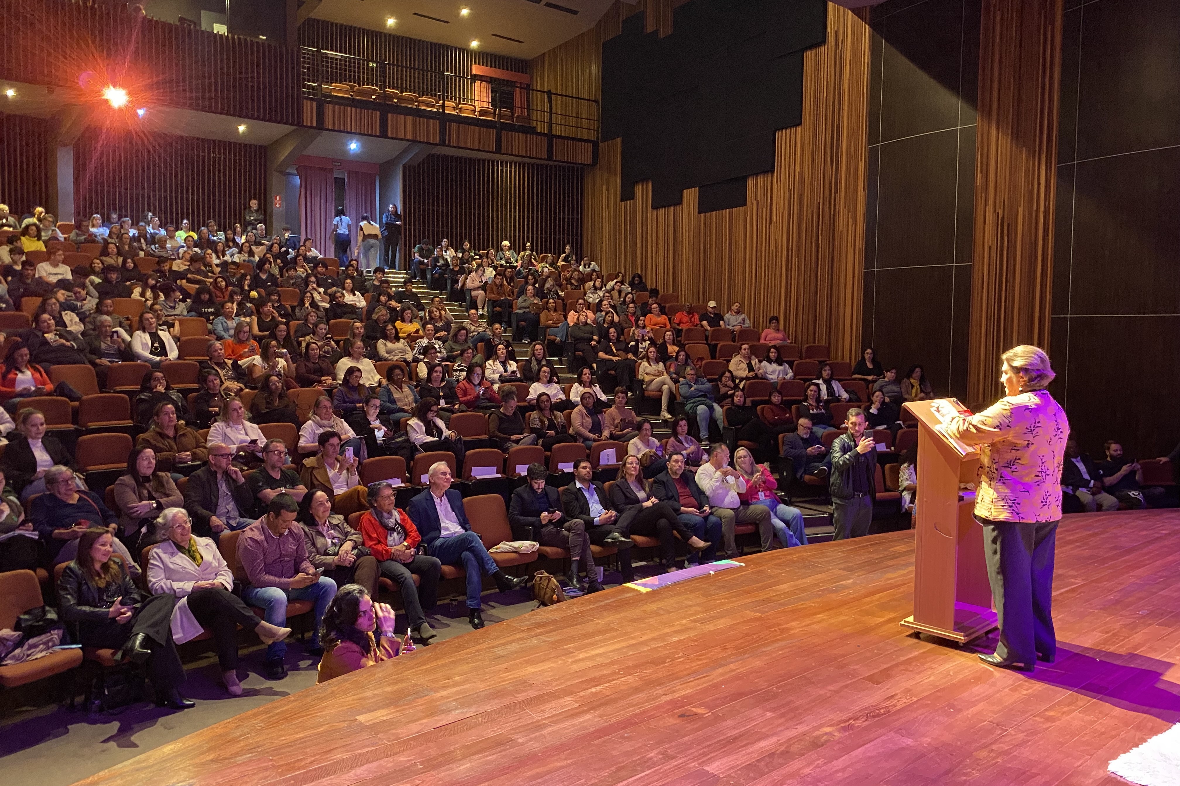 Tema do evento foi Mulheres que Transformam<a style='float:right;color:#ccc' href='https://www3.al.sp.gov.br/repositorio/noticia/N-06-2026/fg366254.jpeg' target=_blank><i class='bi bi-zoom-in'></i> Clique para ver a imagem </a>