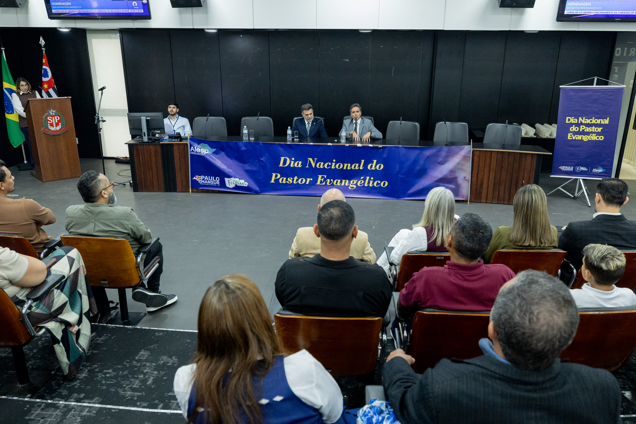 Alesp celebra o Dia do Pastor Evang�lico<a style='float:right;color:#ccc' href='https://www3.al.sp.gov.br/repositorio/noticia/N-06-2026/fg366341.jpg' target=_blank><i class='bi bi-zoom-in'></i> Clique para ver a imagem </a>