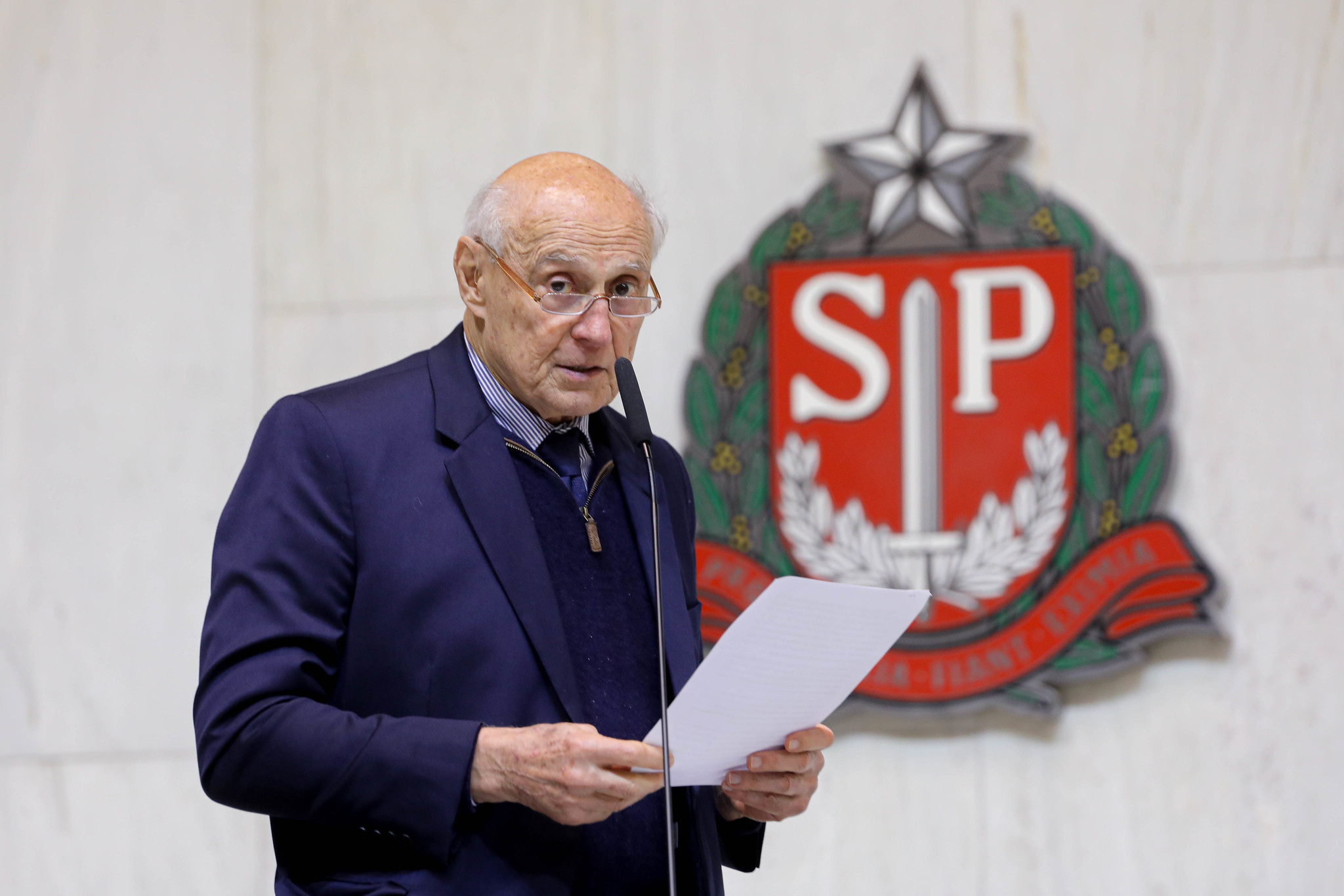 Eduardo Suplicy: pol�ticas de renda<a style='float:right;color:#ccc' href='https://www3.al.sp.gov.br/repositorio/noticia/N-06-2026/fg366461.jpg' target=_blank><i class='bi bi-zoom-in'></i> Clique para ver a imagem </a>