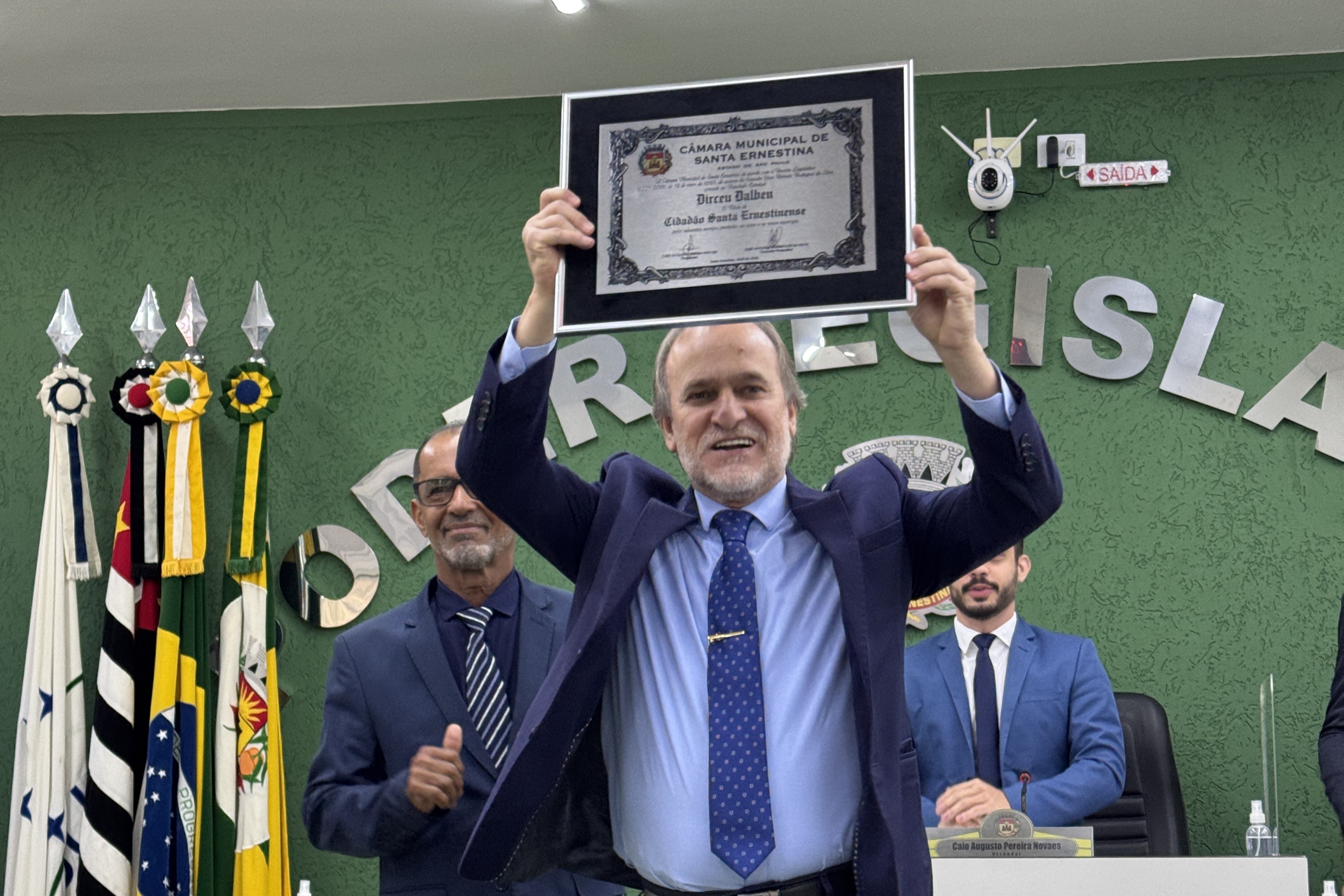 Dalben recebe T�tulo de Cidad�o Santa-Ernestinense<a style='float:right;color:#ccc' href='https://www3.al.sp.gov.br/repositorio/noticia/N-06-2026/fg366480.jpg' target=_blank><i class='bi bi-zoom-in'></i> Clique para ver a imagem </a>