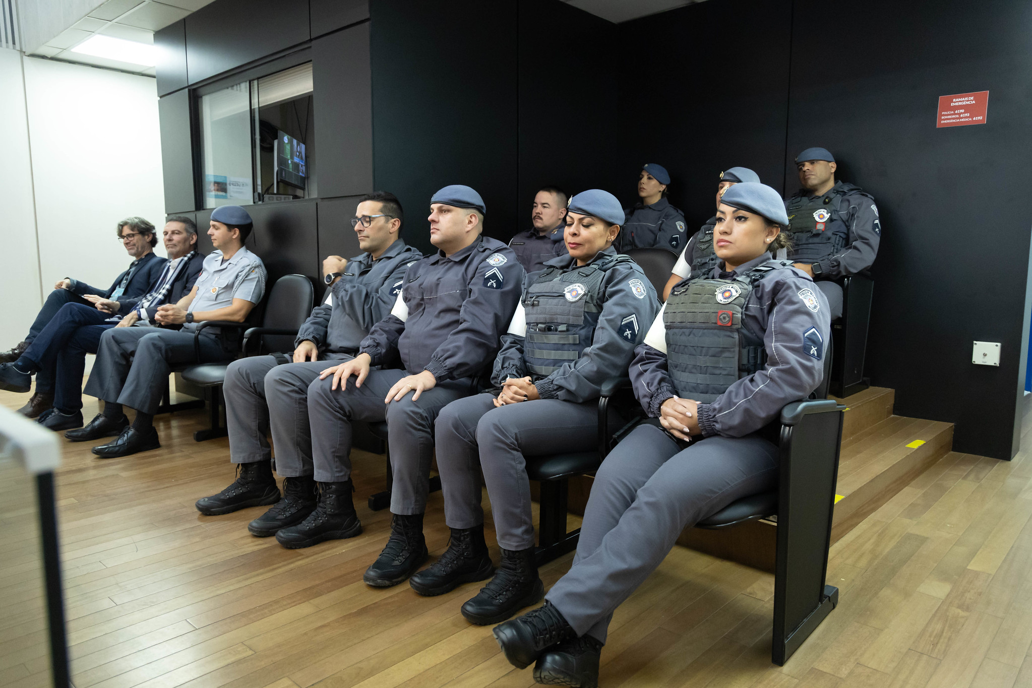 Policiais da Alesp assistem ao semin�rio<a style='float:right;color:#ccc' href='https://www3.al.sp.gov.br/repositorio/noticia/N-06-2026/fg366568.jpg' target=_blank><i class='bi bi-zoom-in'></i> Clique para ver a imagem </a>